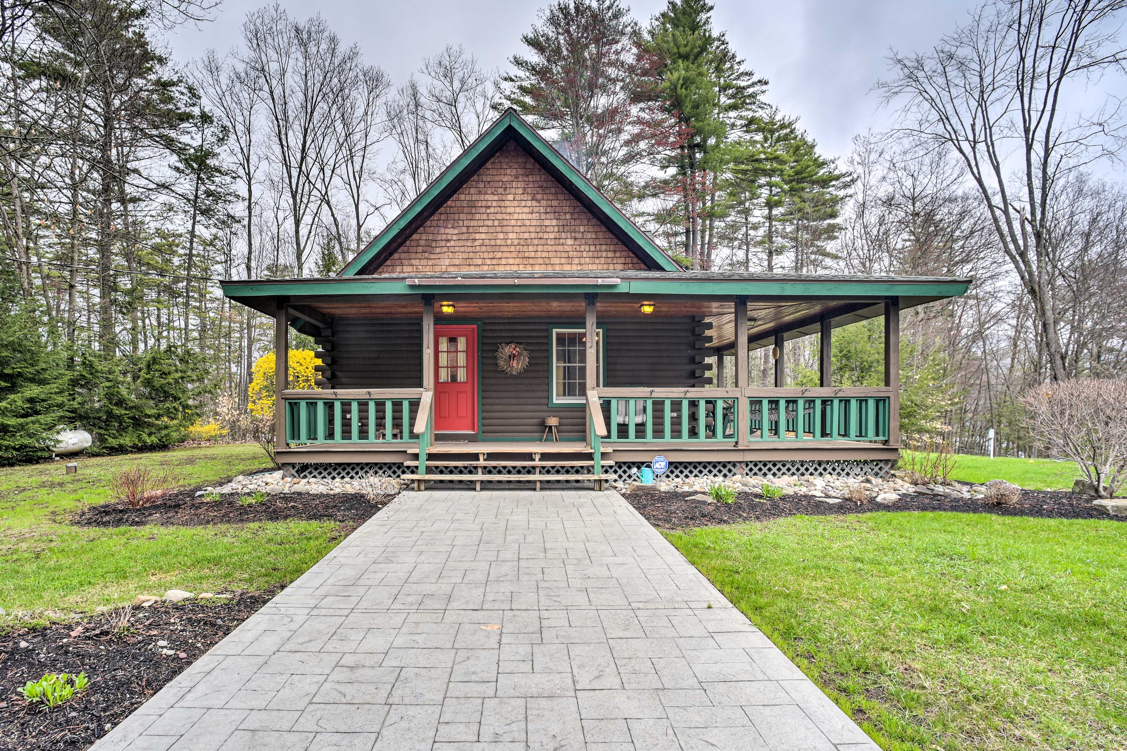 Fort Ann Vacation Rental | 4BR | 2BA | 3-Story Cabin | 1,552 Sq Ft