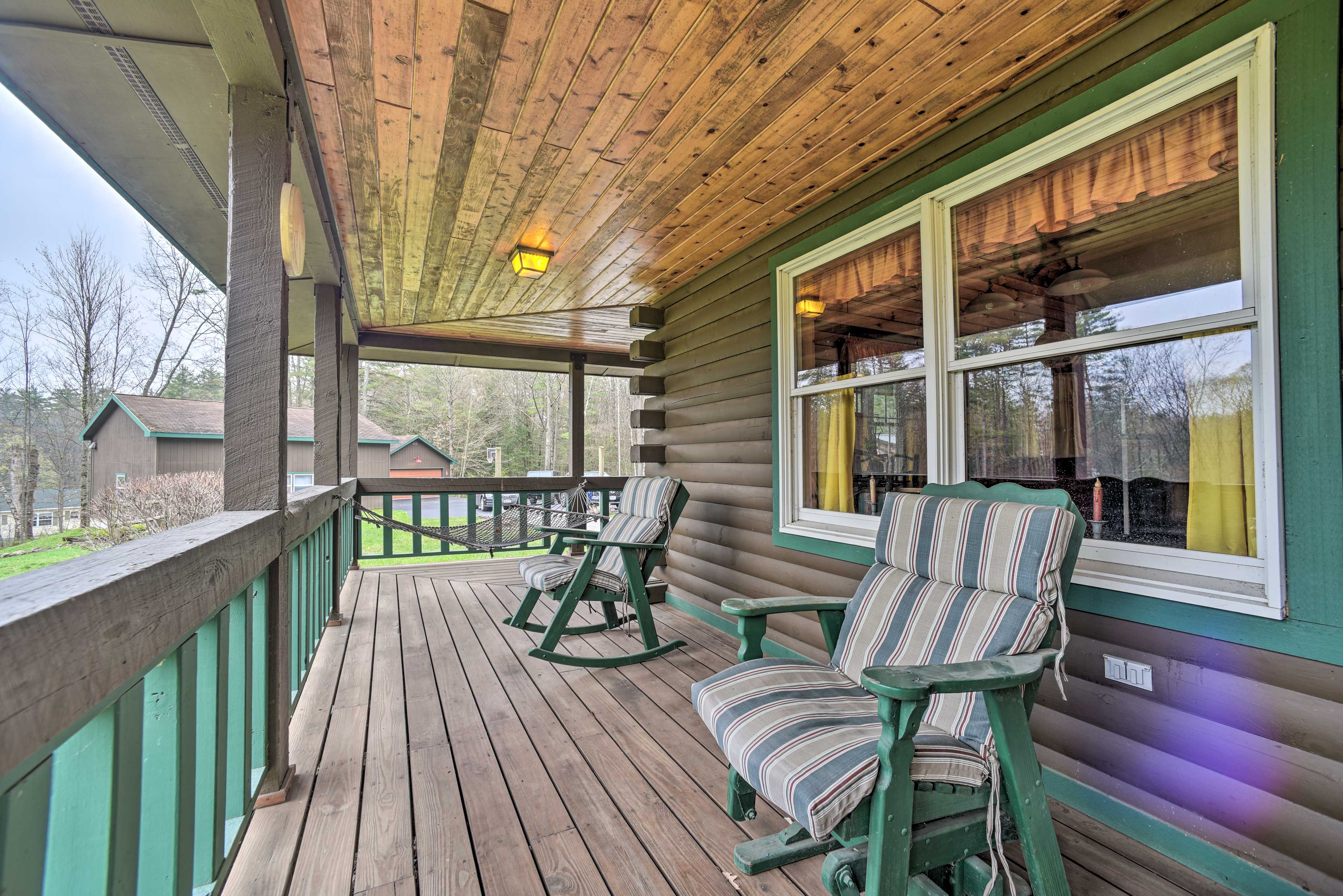 Cabin Exterior | Covered Porch