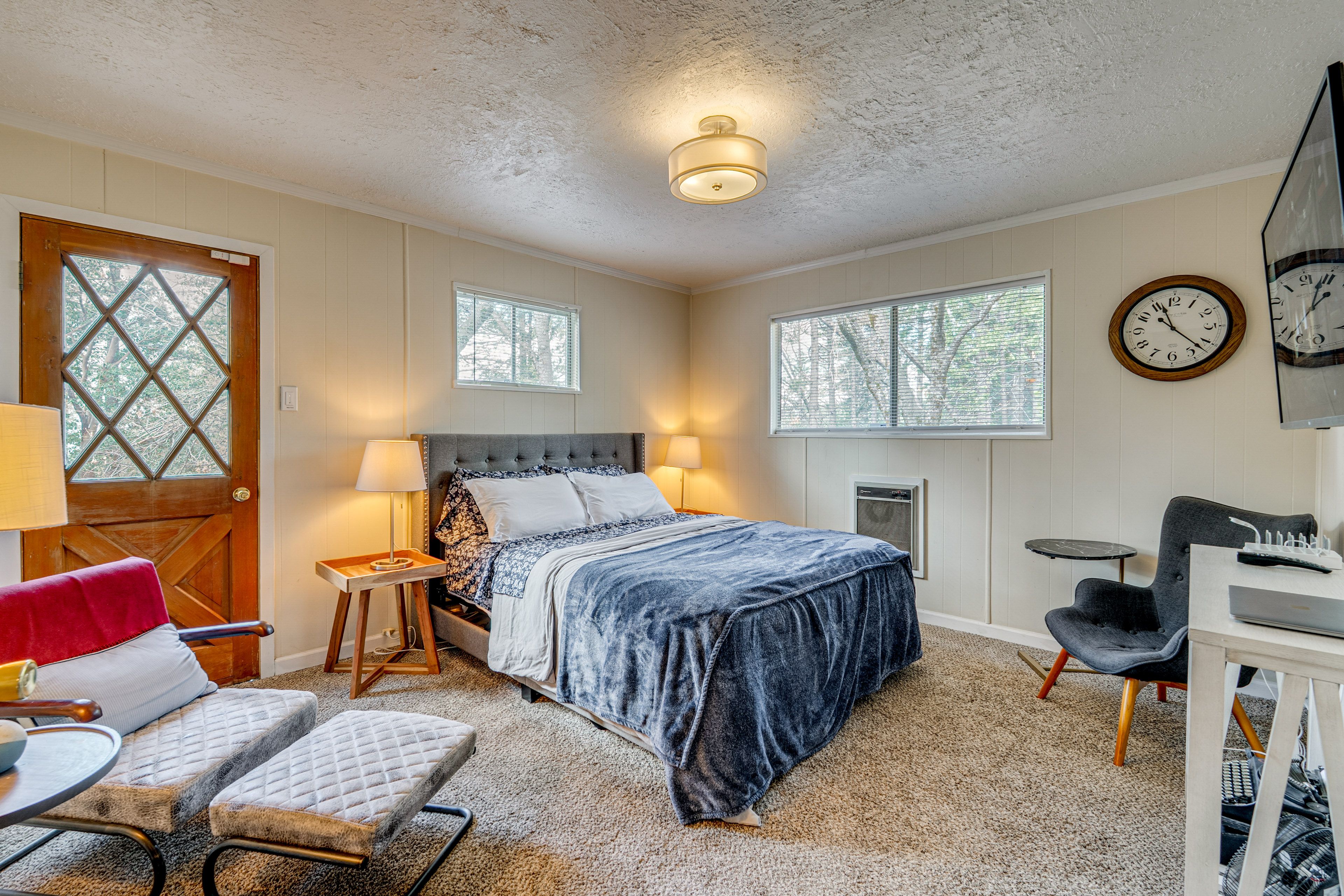 Bedroom 1 | 1st Floor | Queen Bed