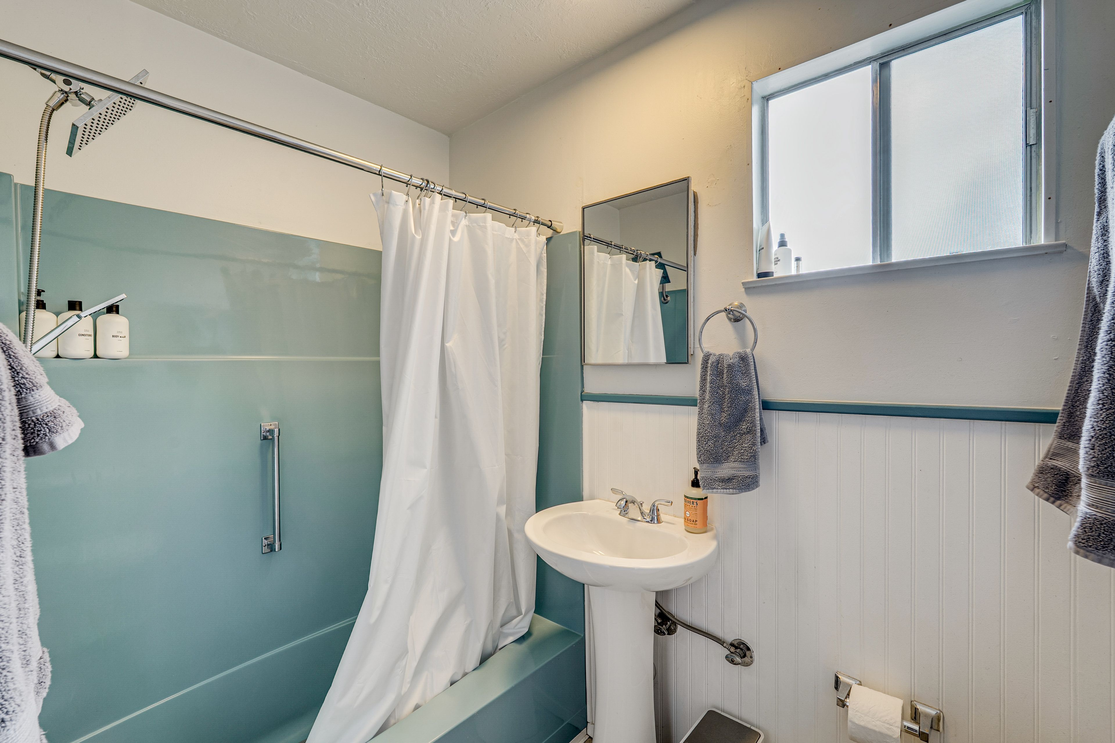 Full Bathroom | 1st Floor