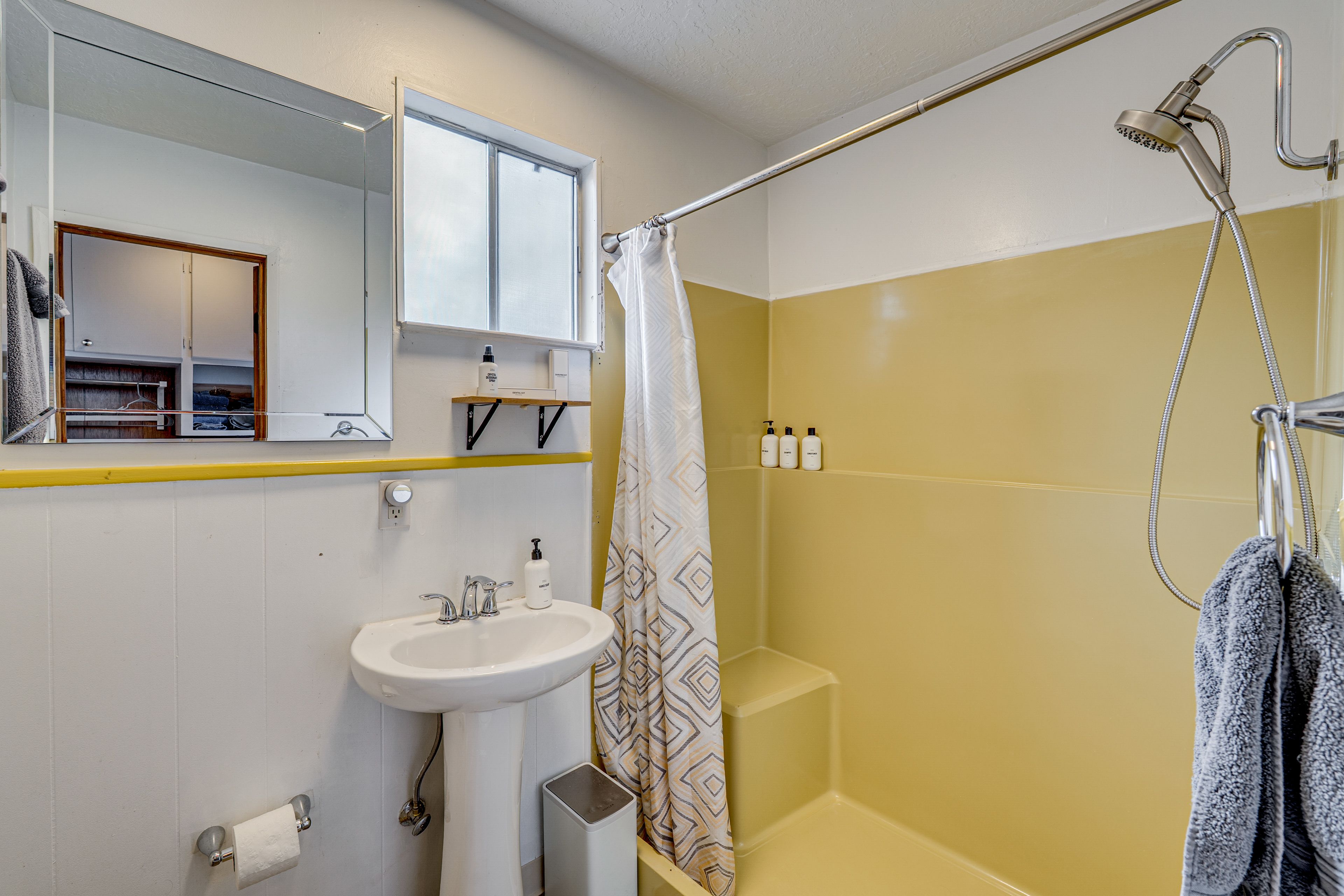 Full Bathroom | 2nd Floor