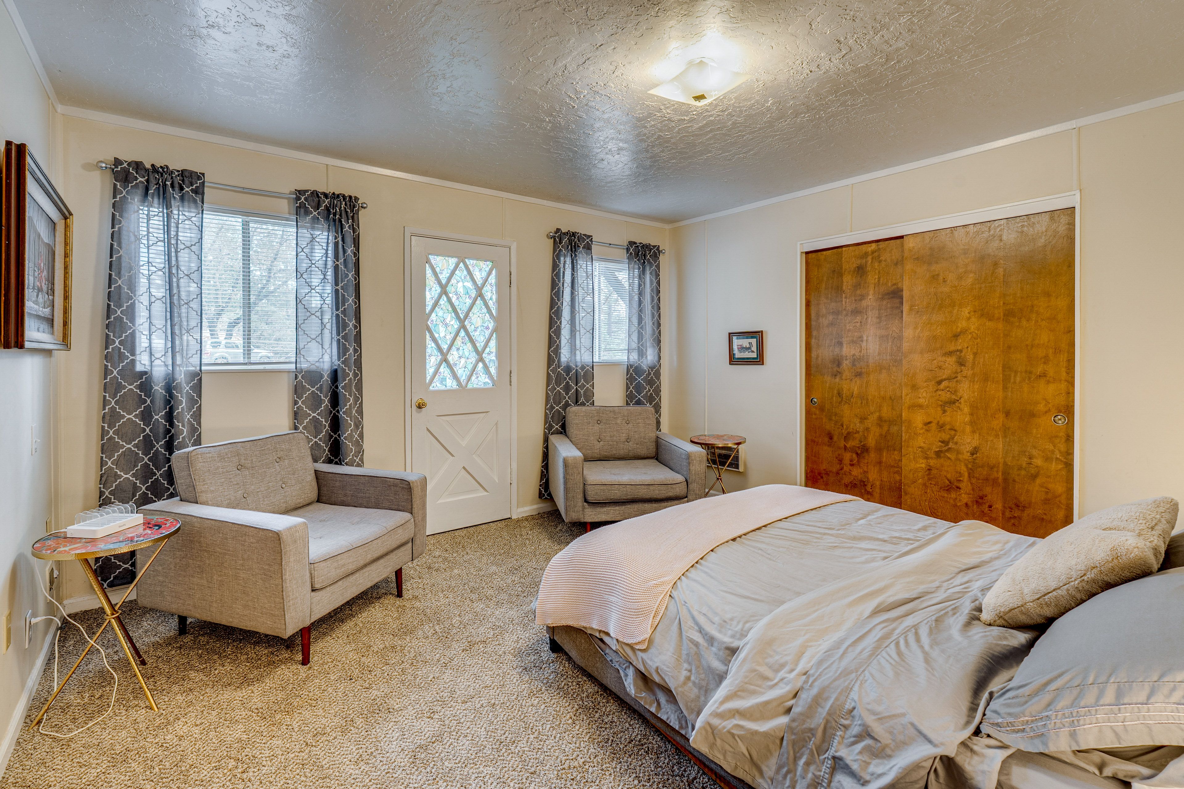 Bedroom 2 | 2nd Floor | Queen Bed