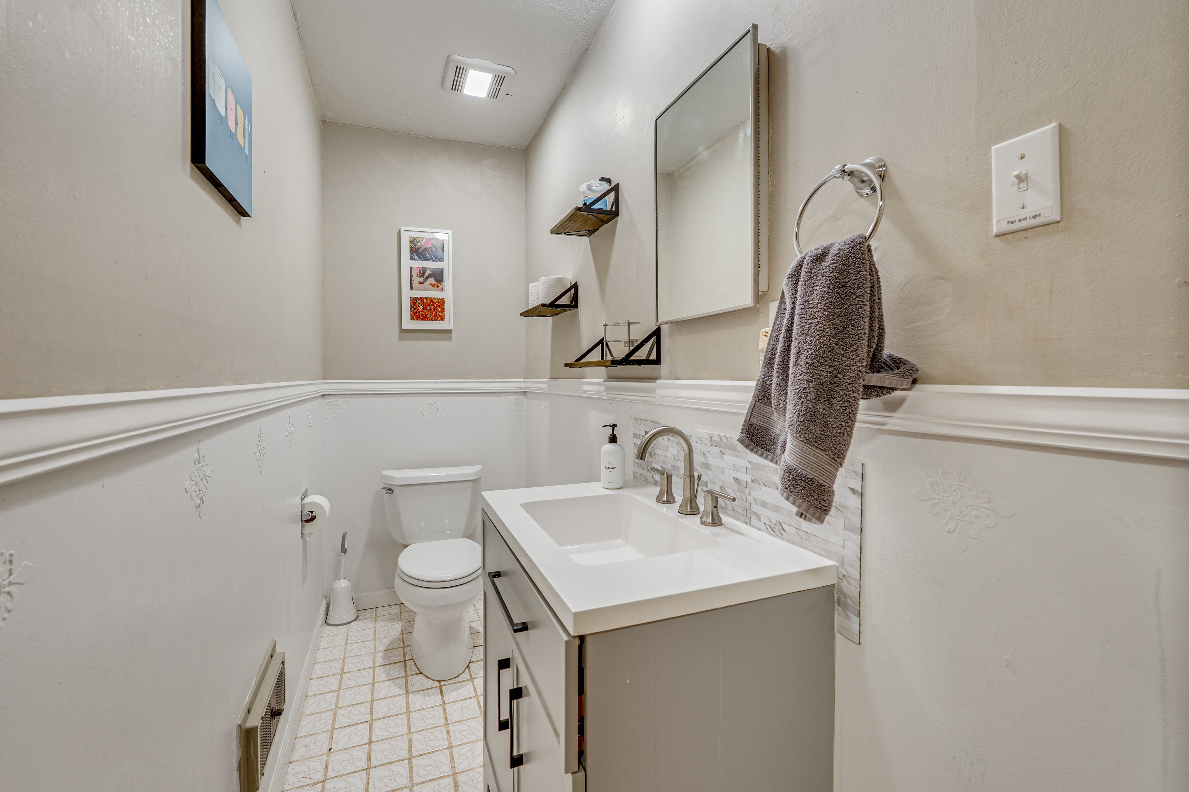 Half Bathroom | 2nd Floor