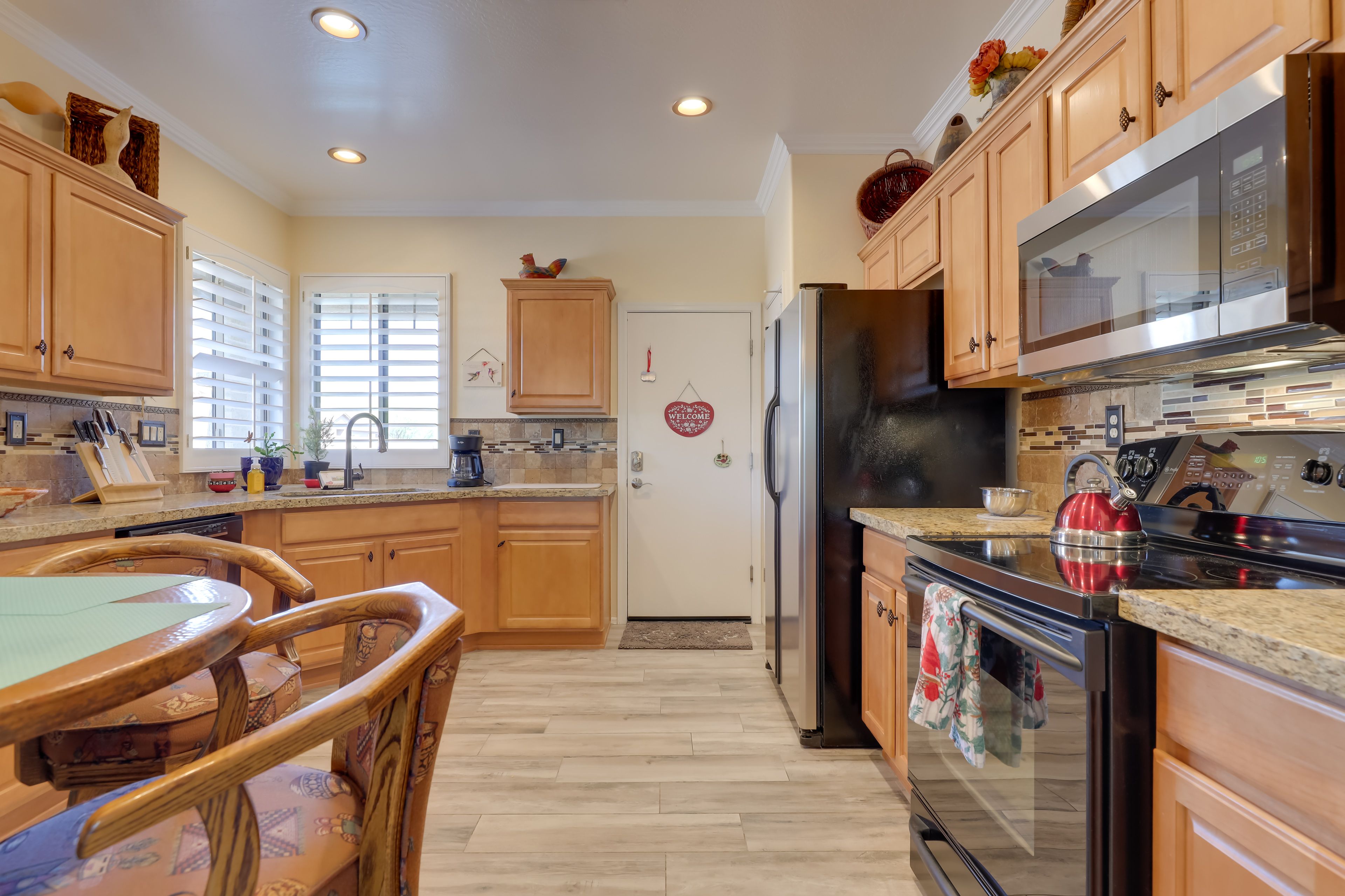Kitchen | Dining Table | Dishware & Flatware Provided