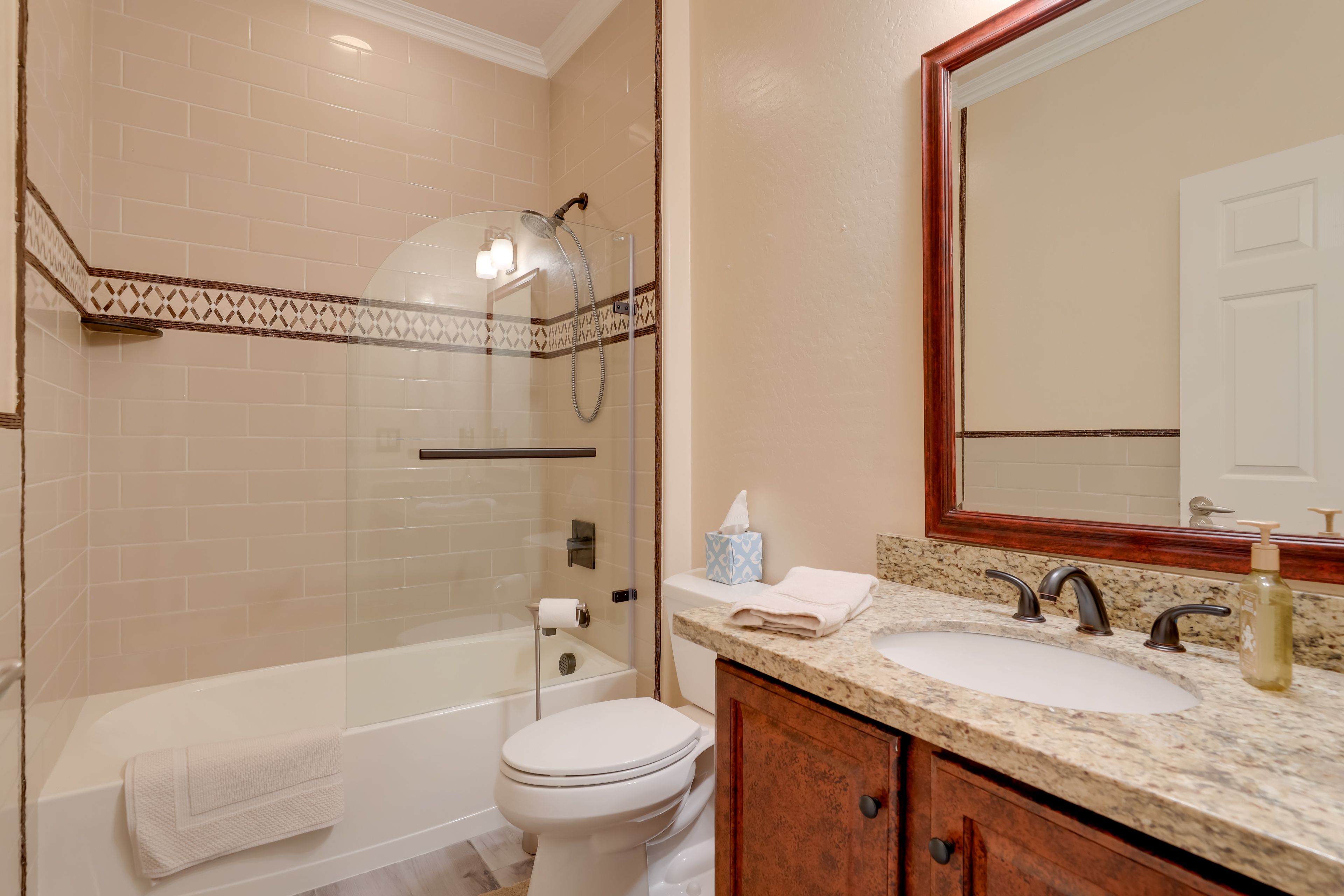 Full Bathroom | Towels Provided