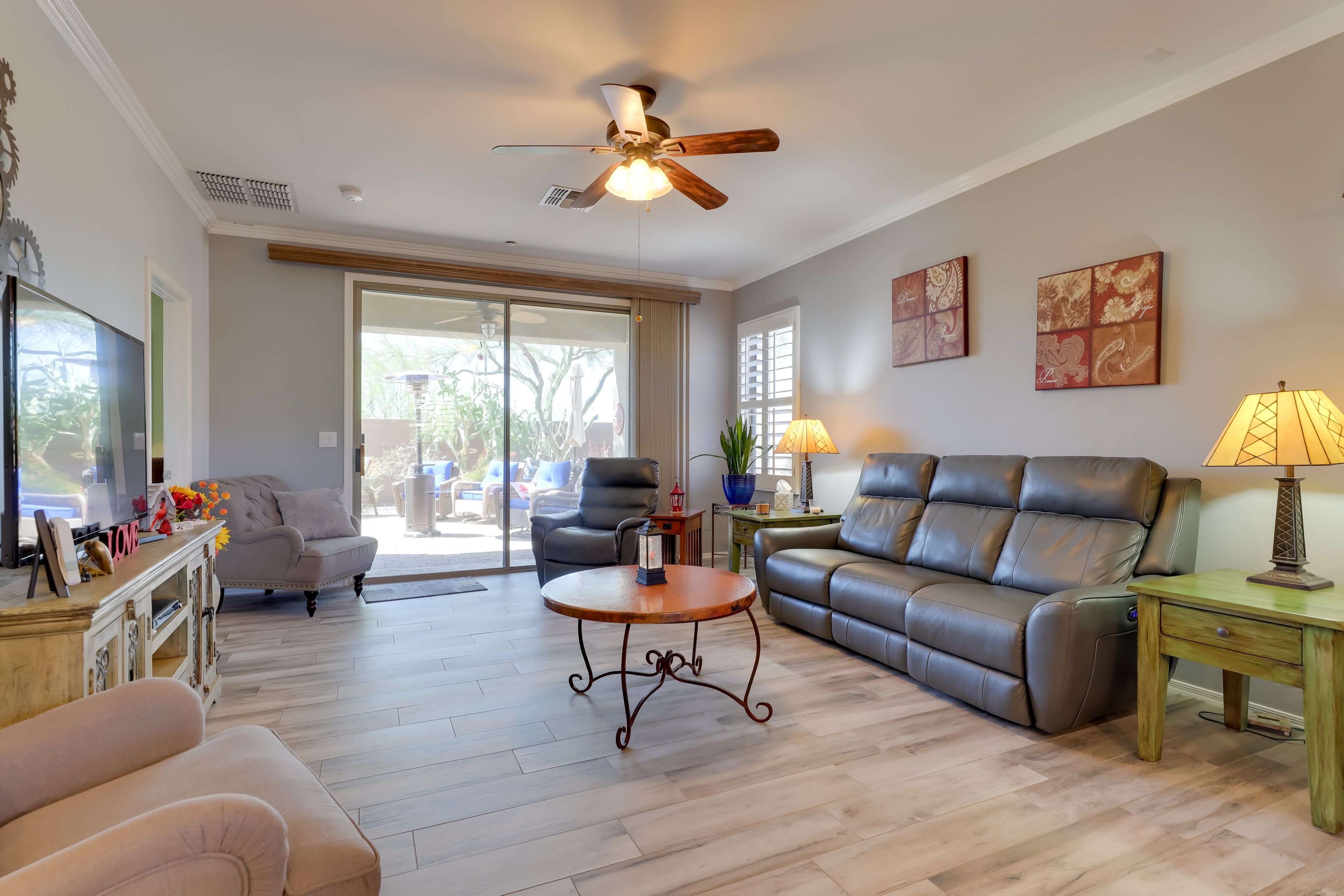 Living Room | Free WiFi | Smart TV w/ Cable