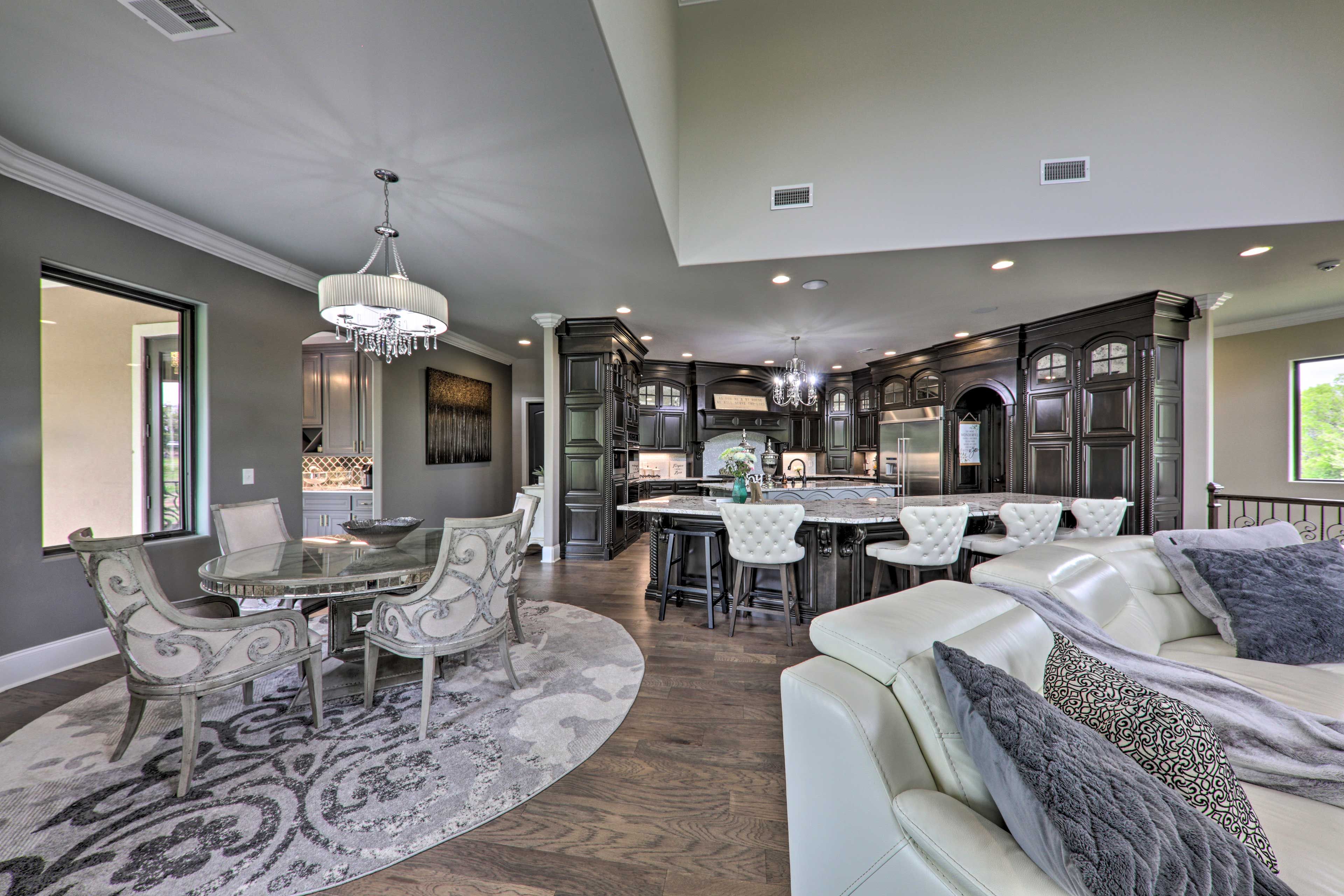 Living Room | Air Conditioning | Central Heating