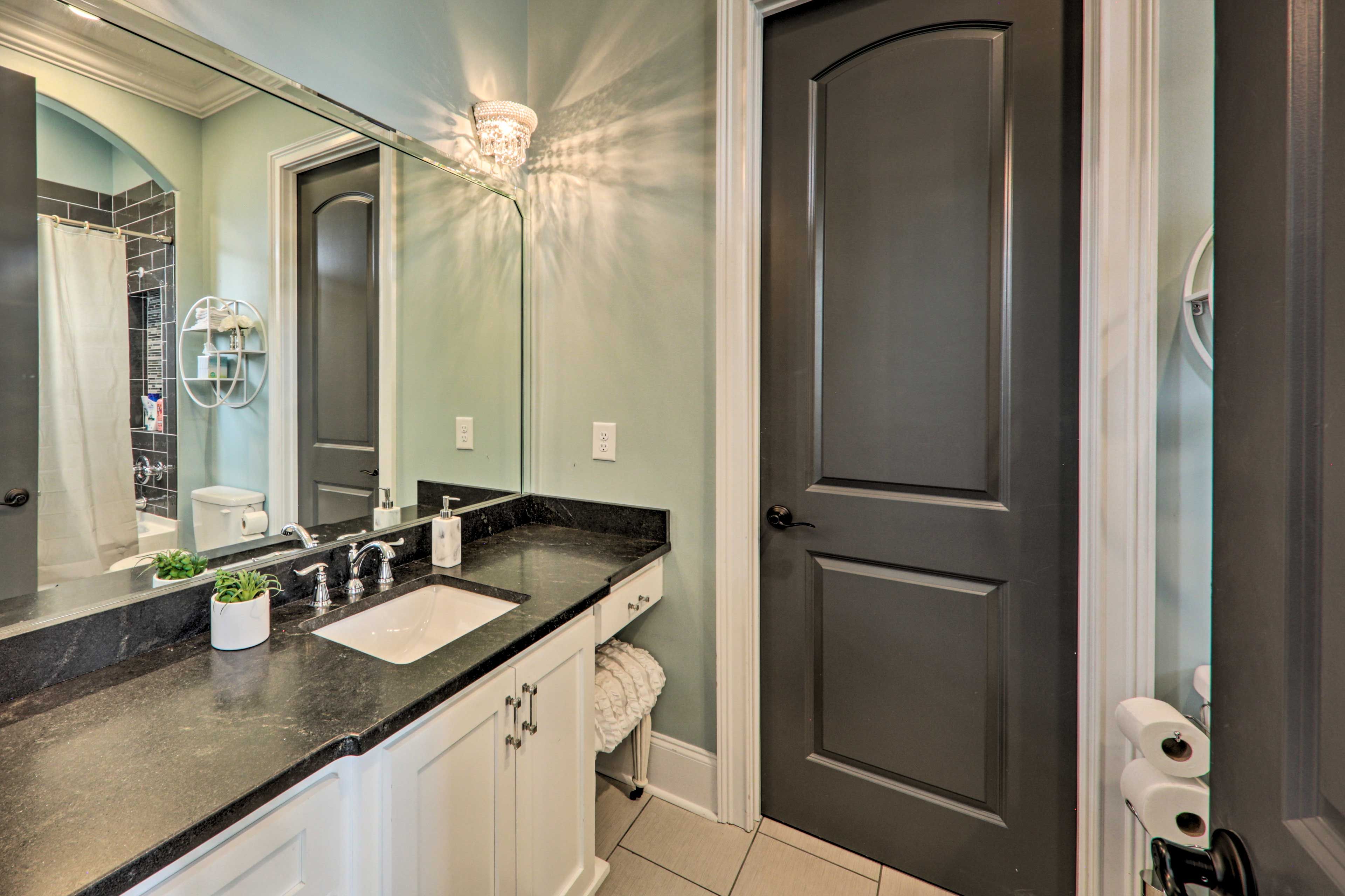 En-Suite Bathroom | Towels Provided
