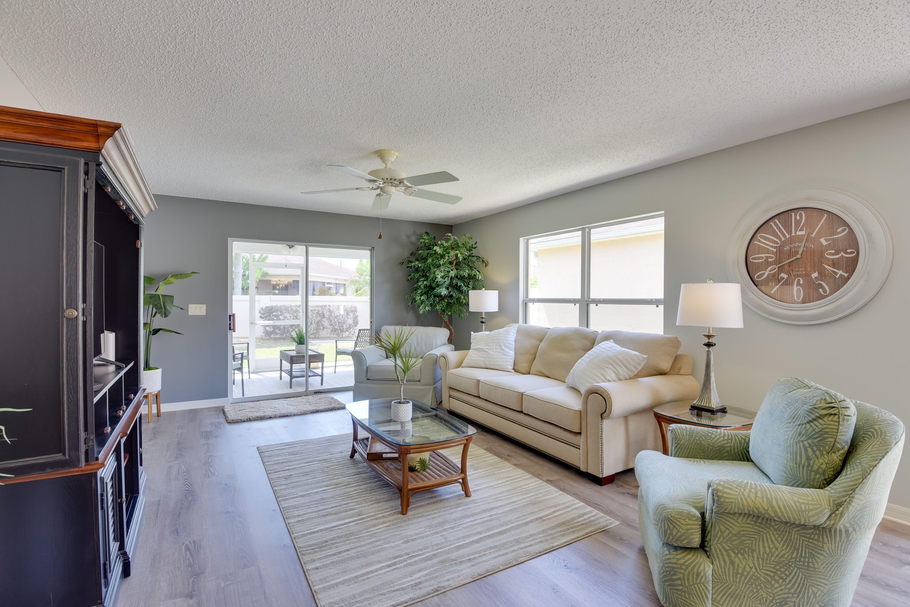 Living Room | Sleeper Sofa | Smart TV