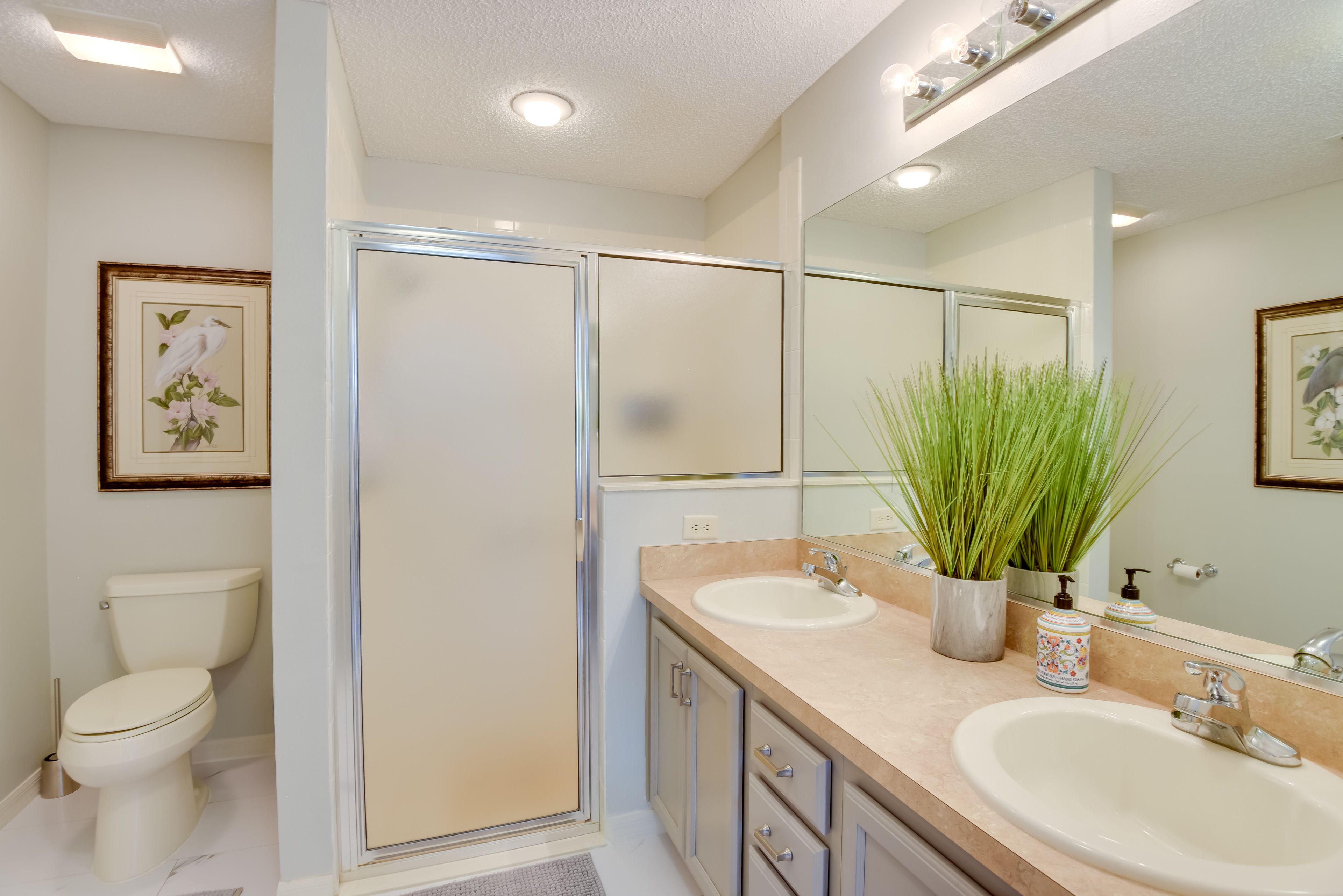 En-Suite Bathroom | Towels & Linens Provided
