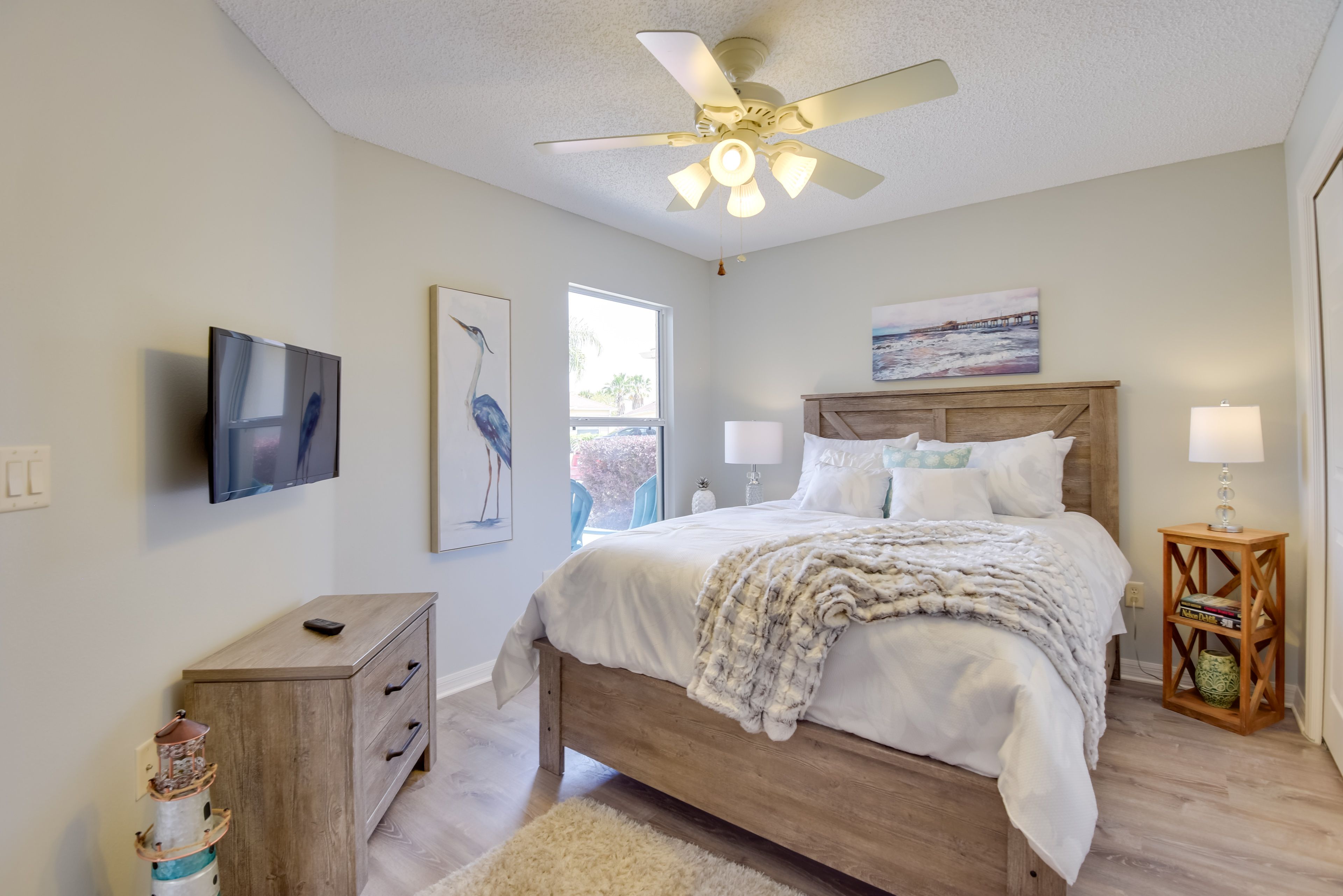 Bedroom 2 | Queen Bed | En-Suite Bathroom | Smart TV