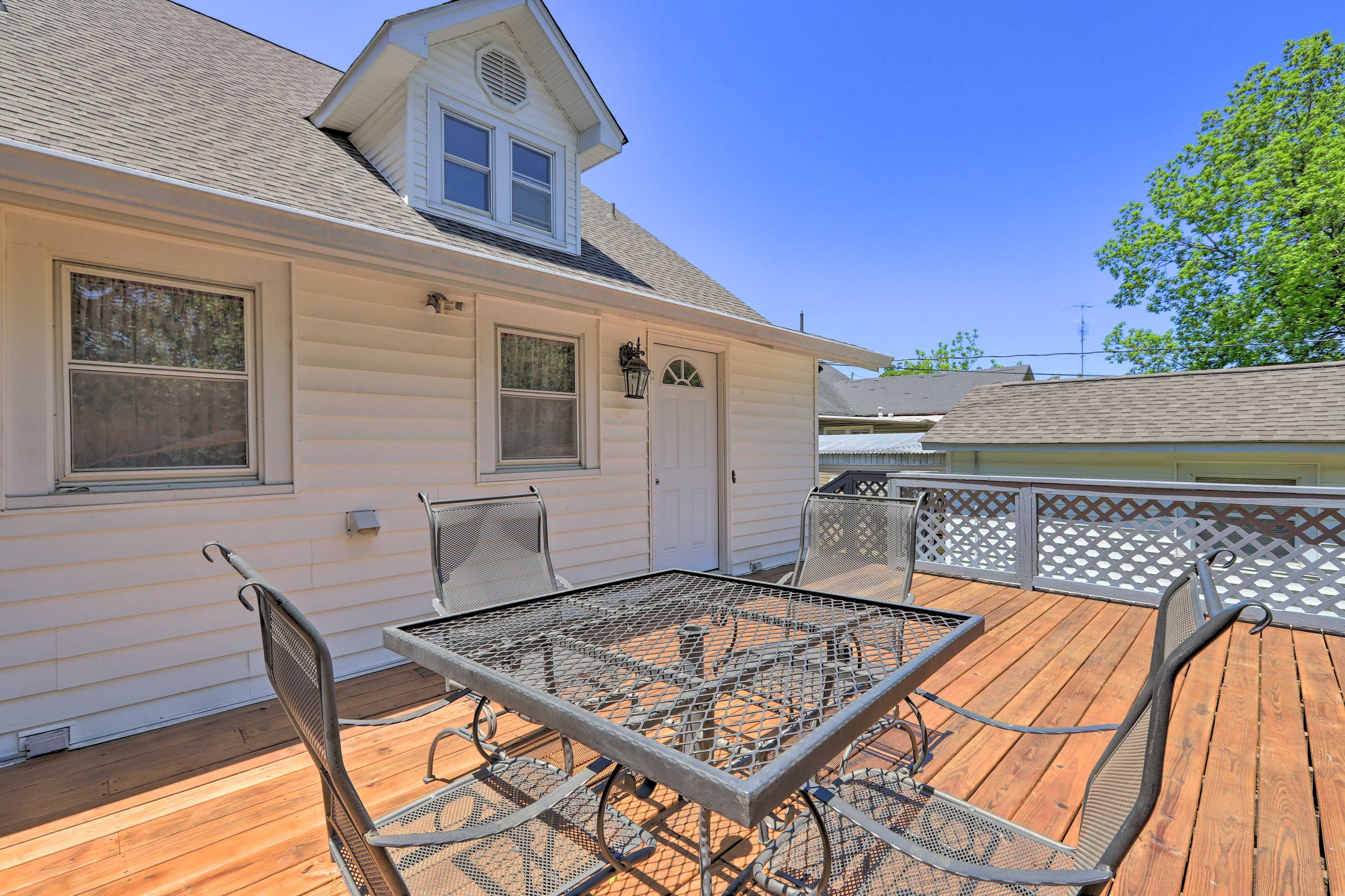 Exterior | Dining Area