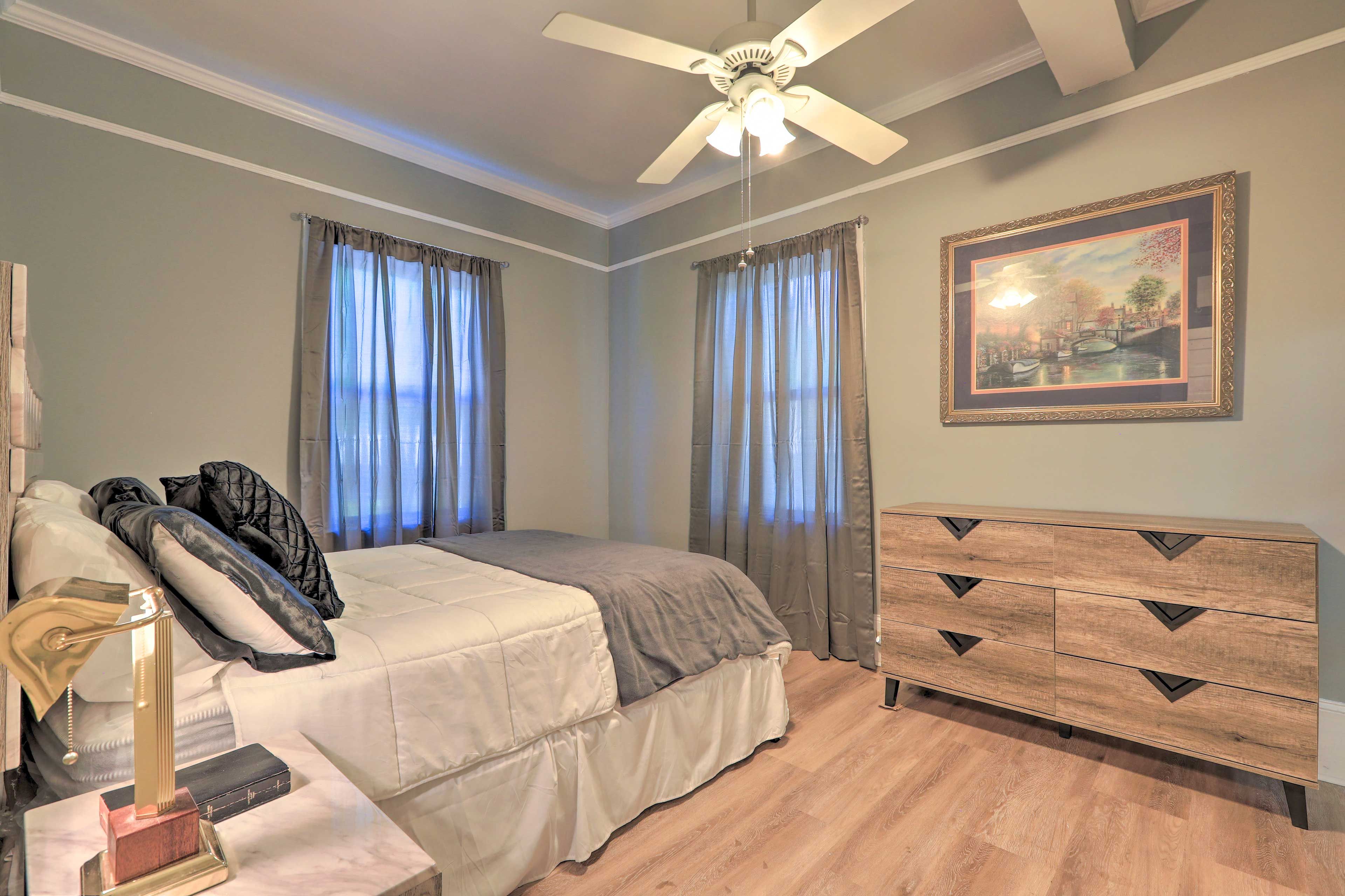 Bedroom 2 | Queen Bed | 1st Floor