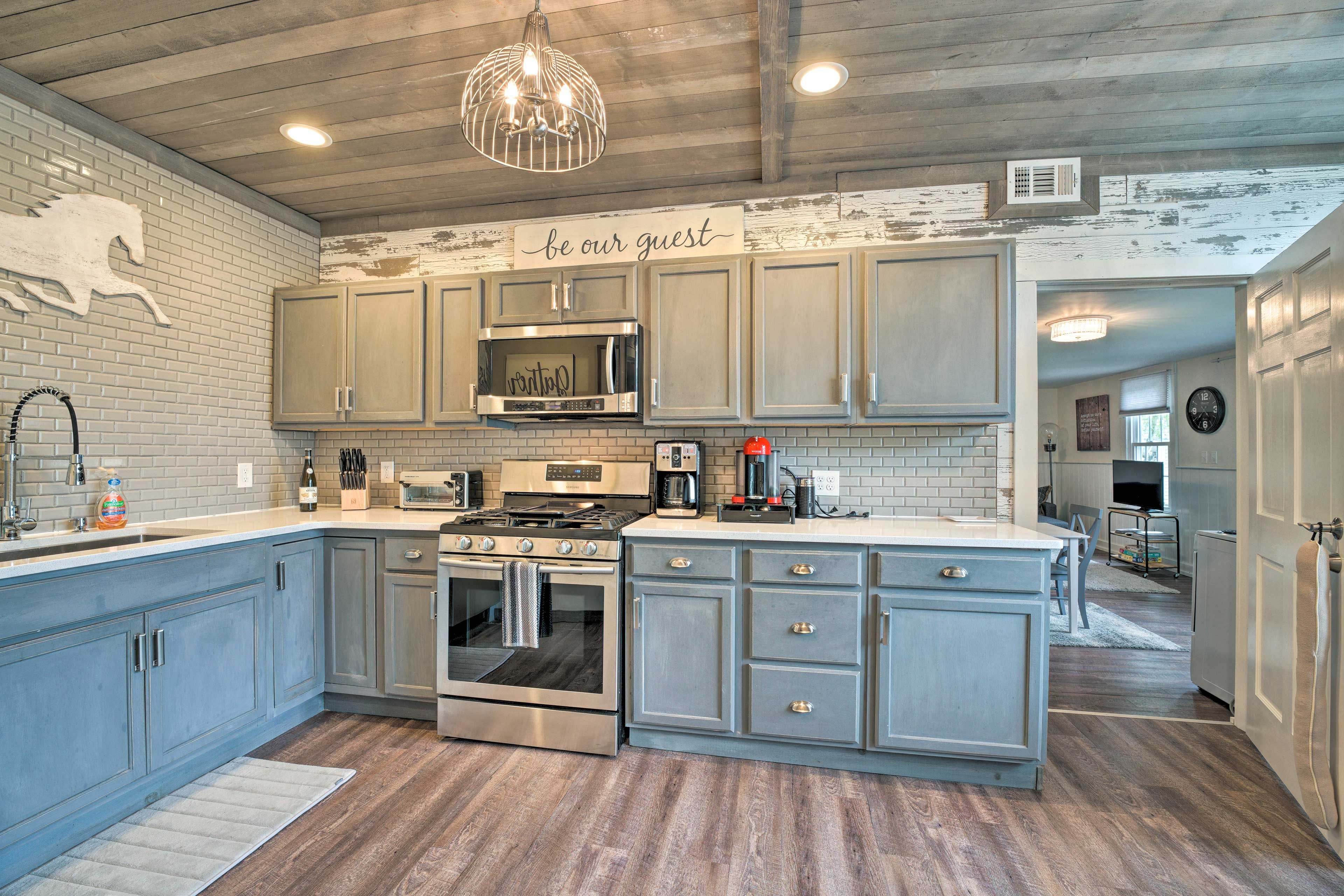 Kitchen | Fully Equipped | Dishware/Flatware | Pots/Pans