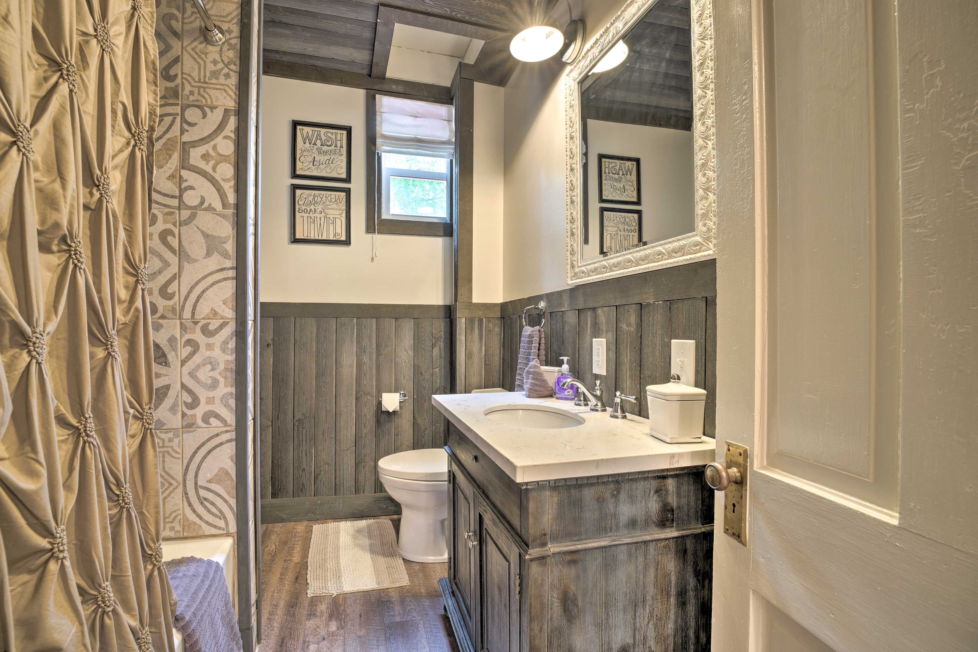 Full Bathroom | 2nd Floor | Stairs Required