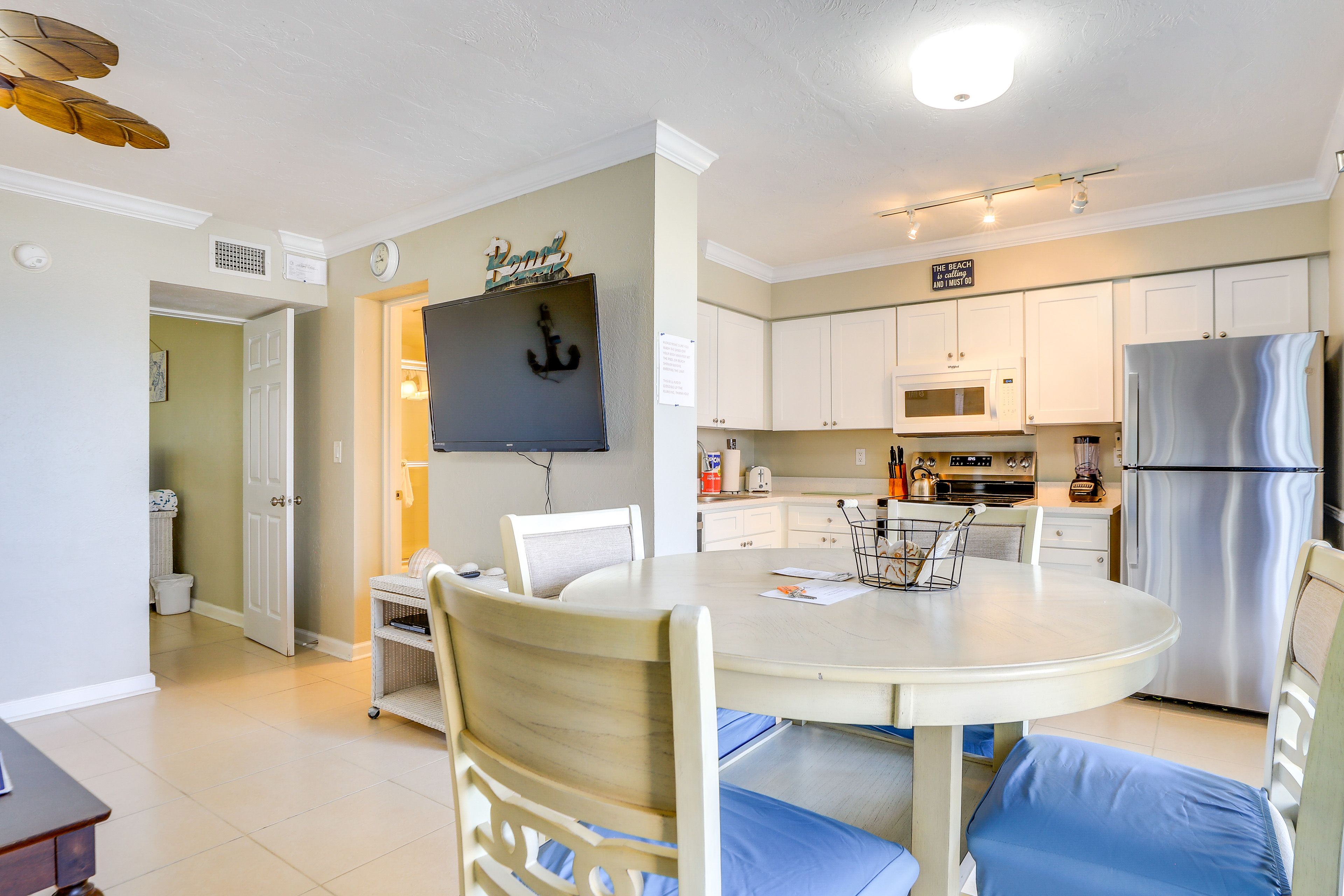 Dining Table | Dishware & Flatware Provided