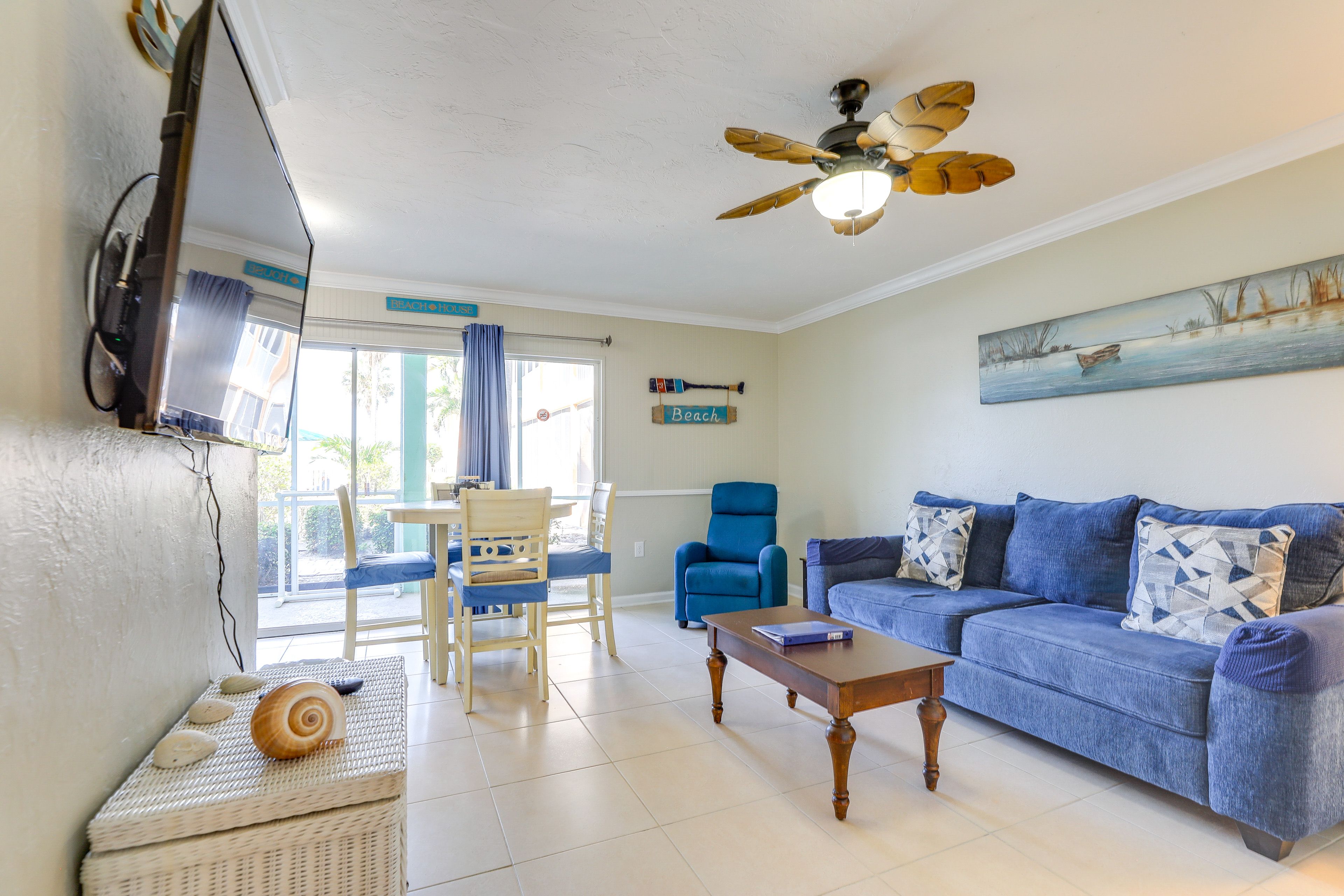 Living Room | Sleeper Sofa | Free WiFi | Air Conditioning