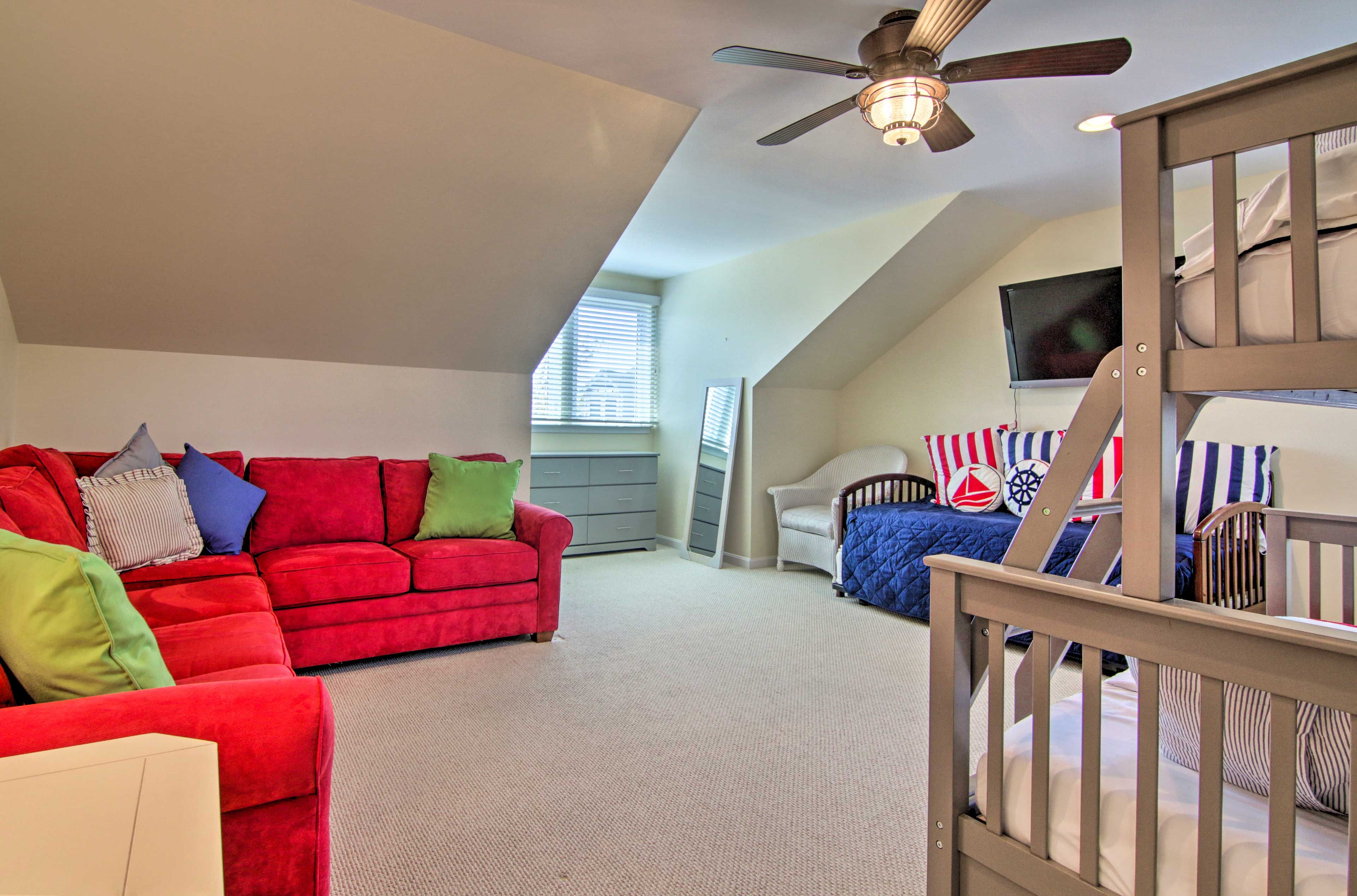 Bedroom 5 | Twin Daybed | Twin/Full Bunk Bed | Sleeper Sofa