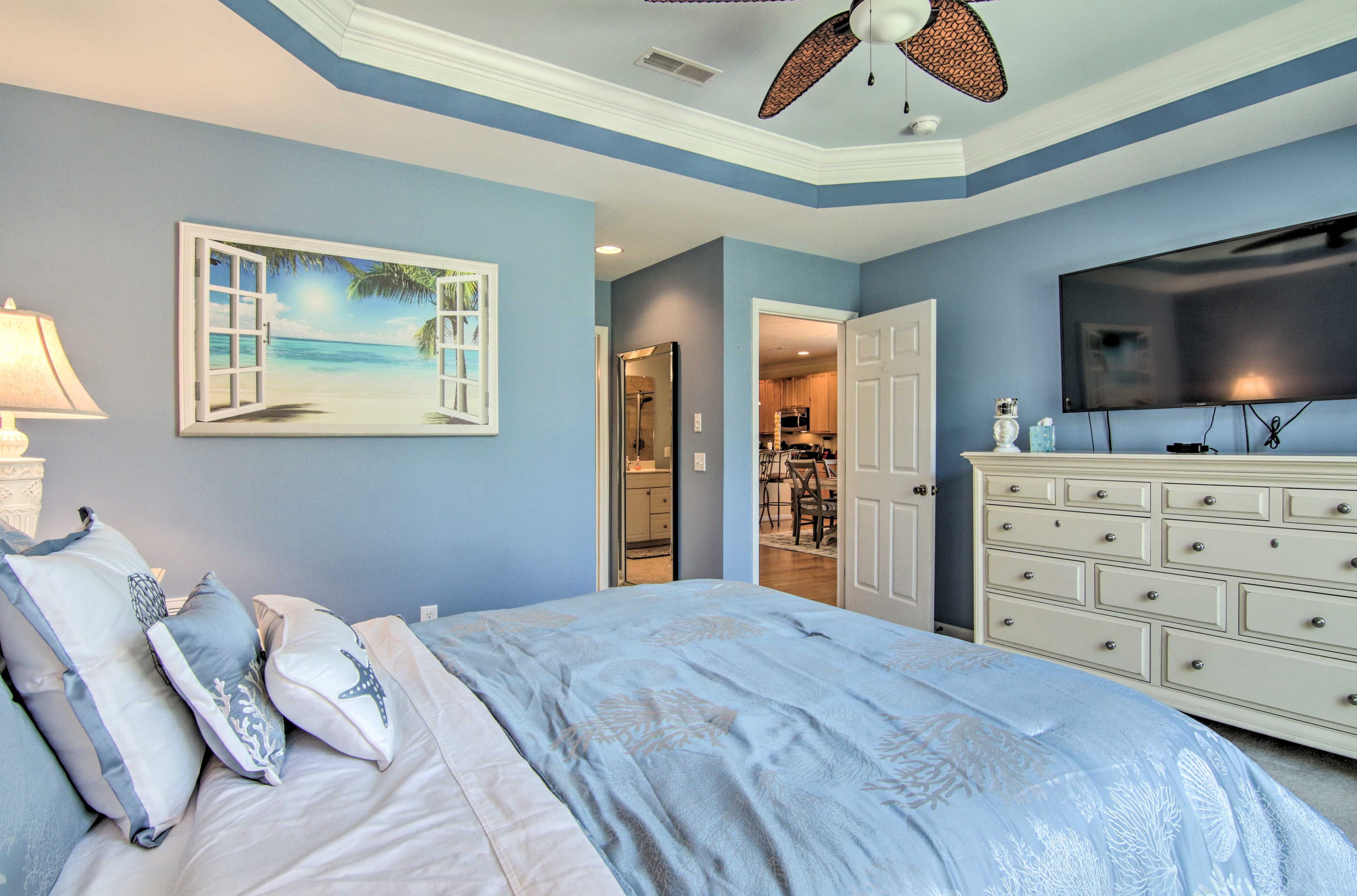 Bedroom 1 | Smart TV (w/ Netflix, Hulu+, & Sling)