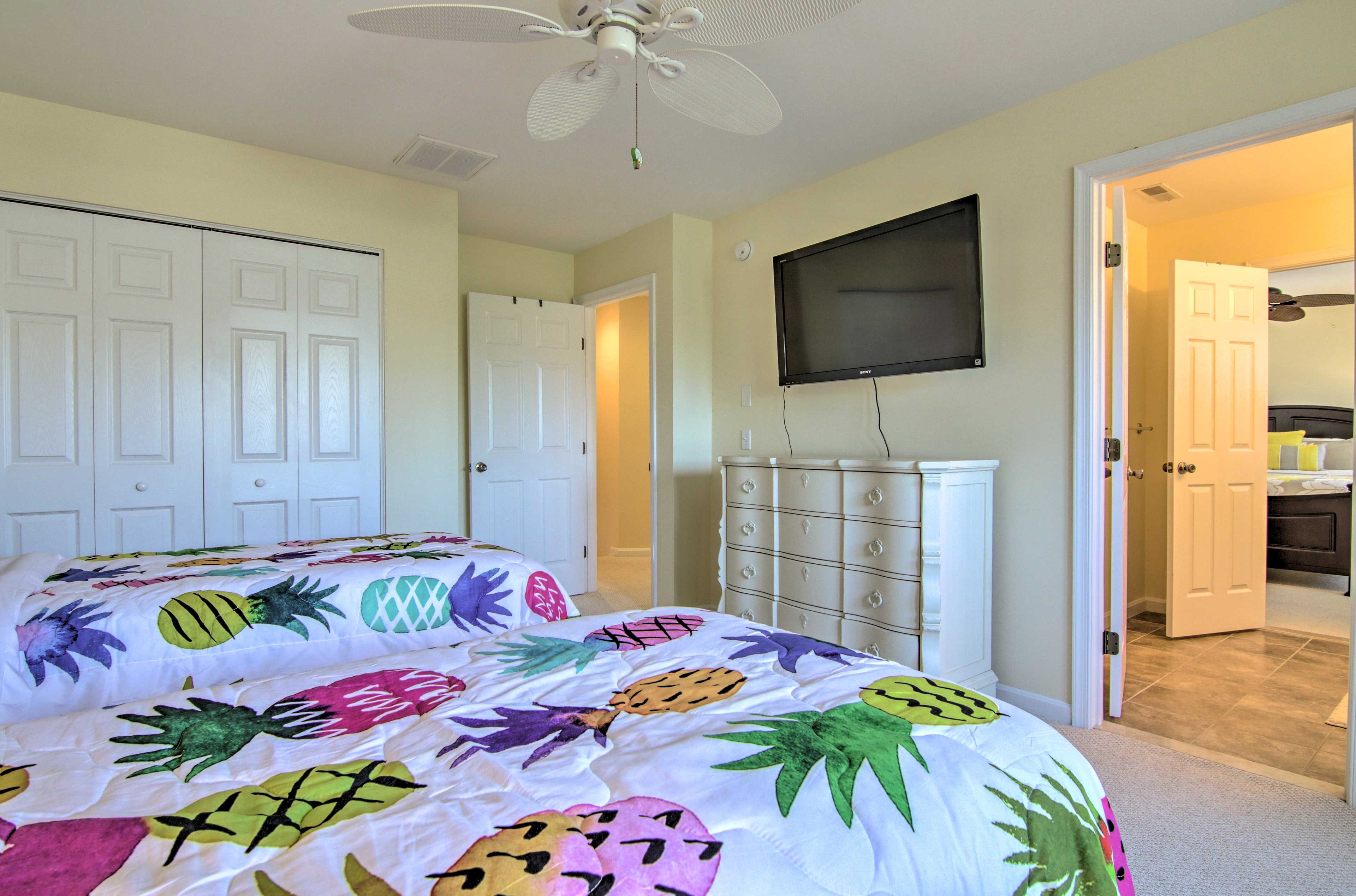 Bedroom 4 | (w/ Netflix, Hulu+, & Sling)