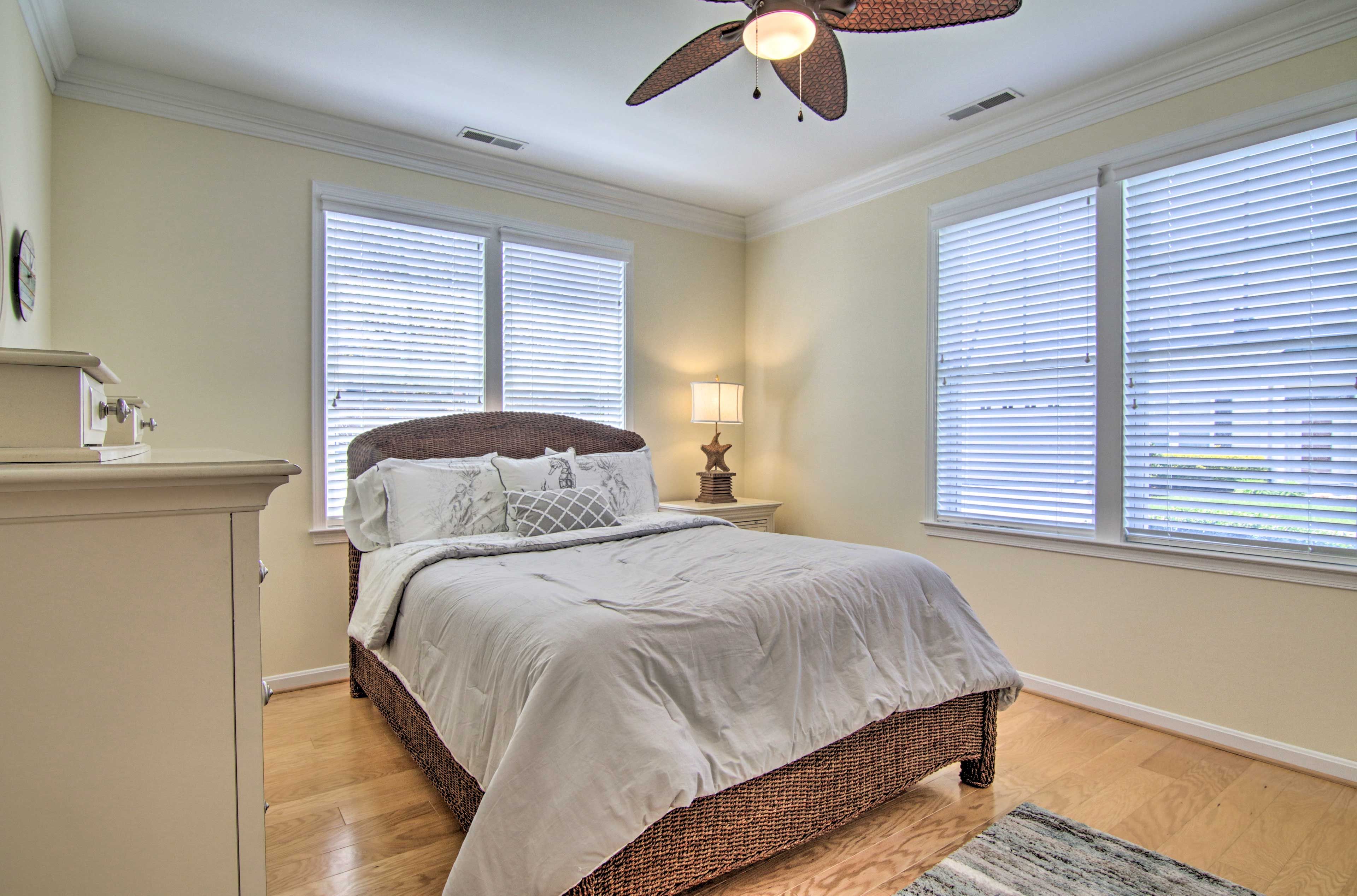 Bedroom 3 | Queen Bed
