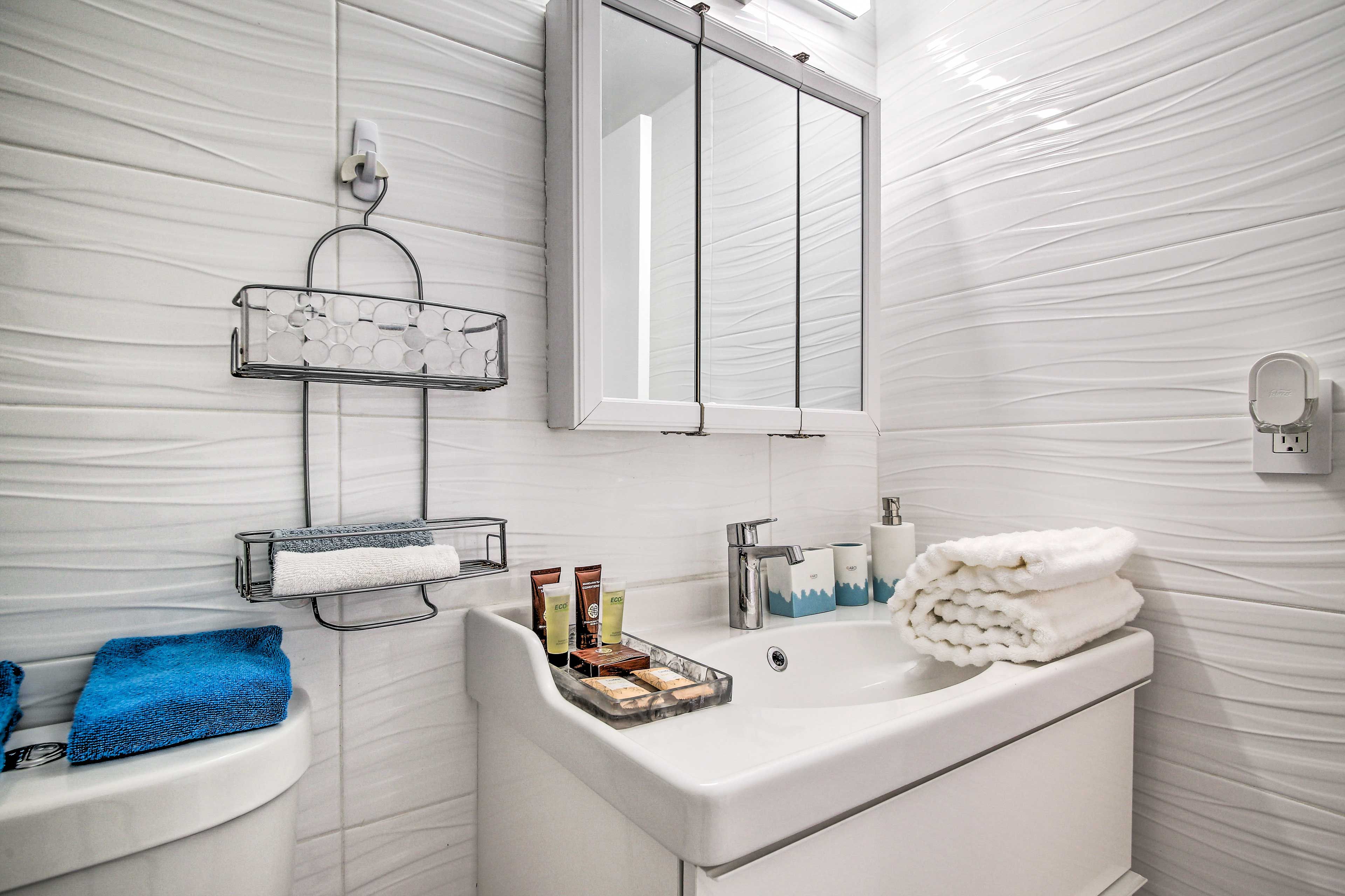 Full Bathroom | Complimentary Toiletries | Hair Dryer | Towels Provided