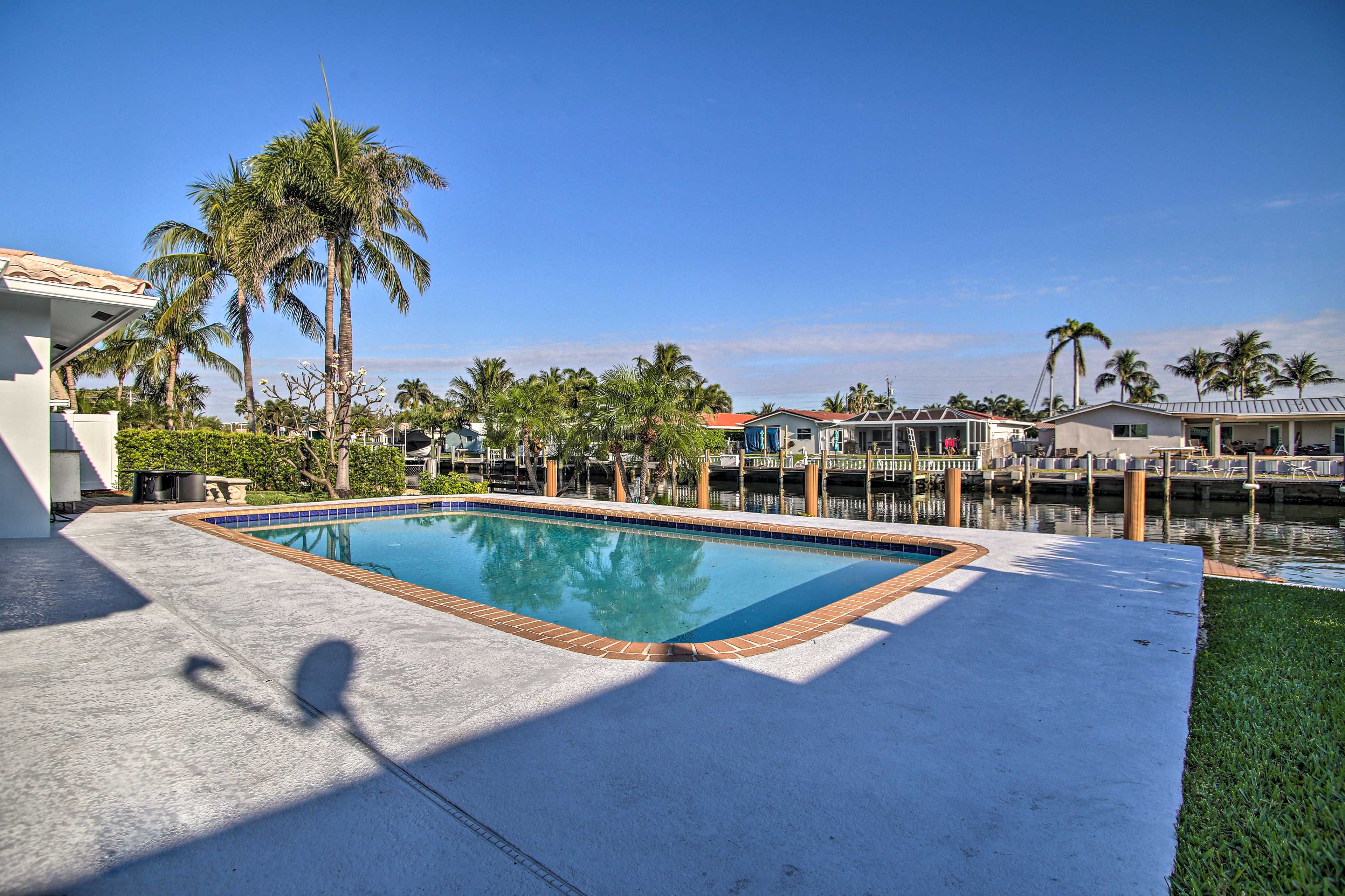 Private Pool | Depth (3' - 5')
