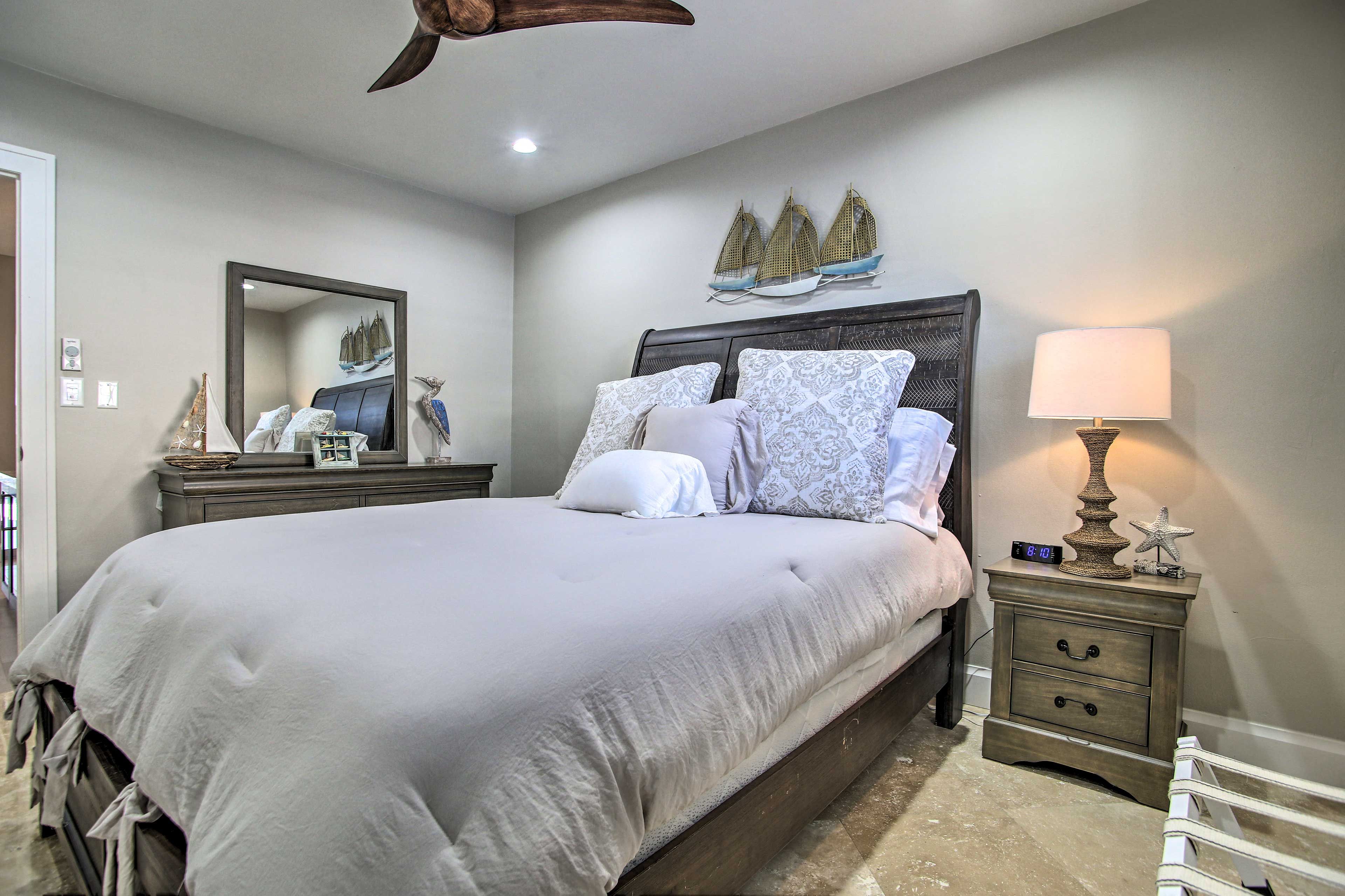 Bedroom 2 | Queen Bed