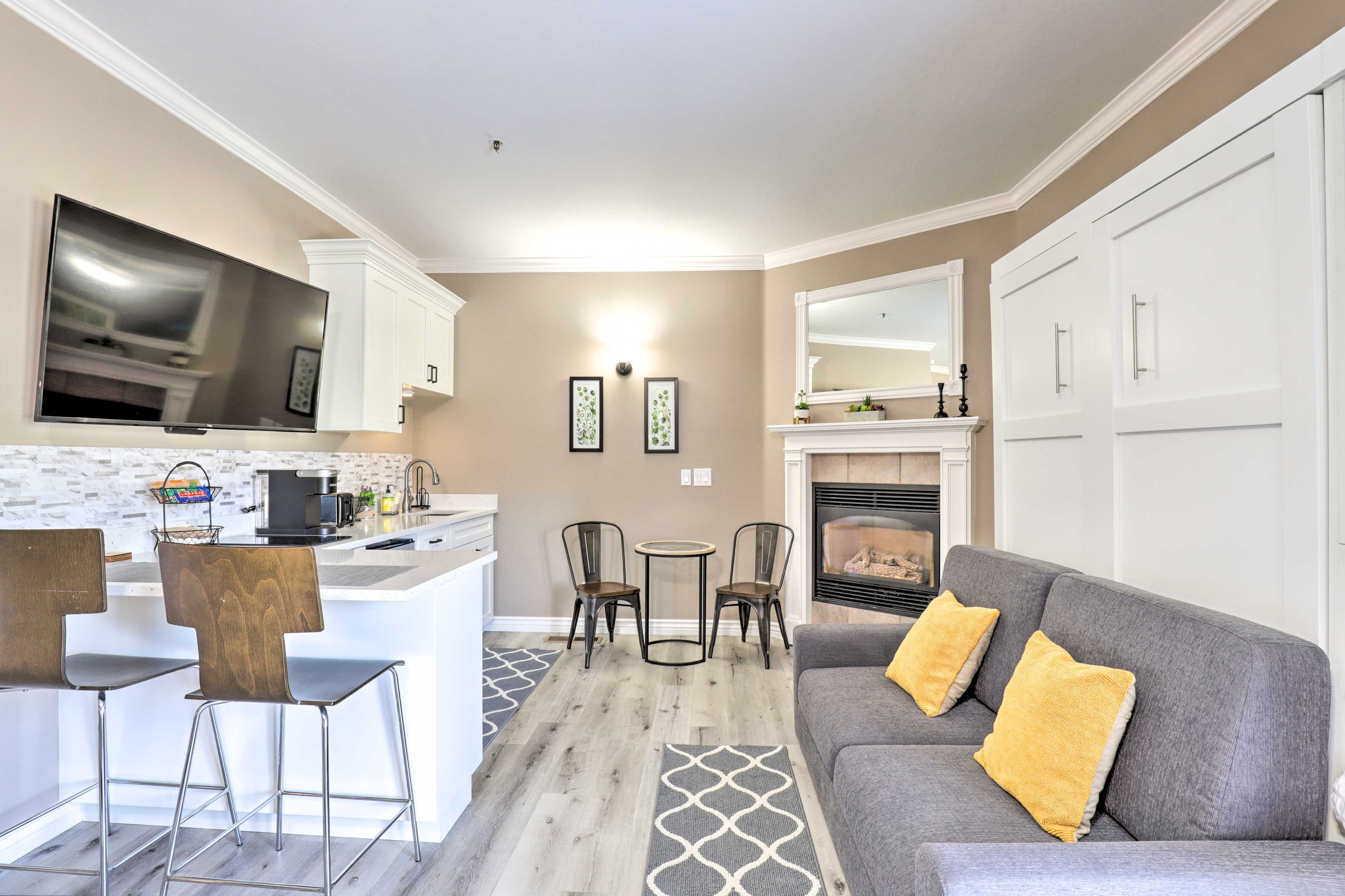 Midway Vacation Rental | 1BA | 406 Sq Ft | 3rd Floor | Stairs Required