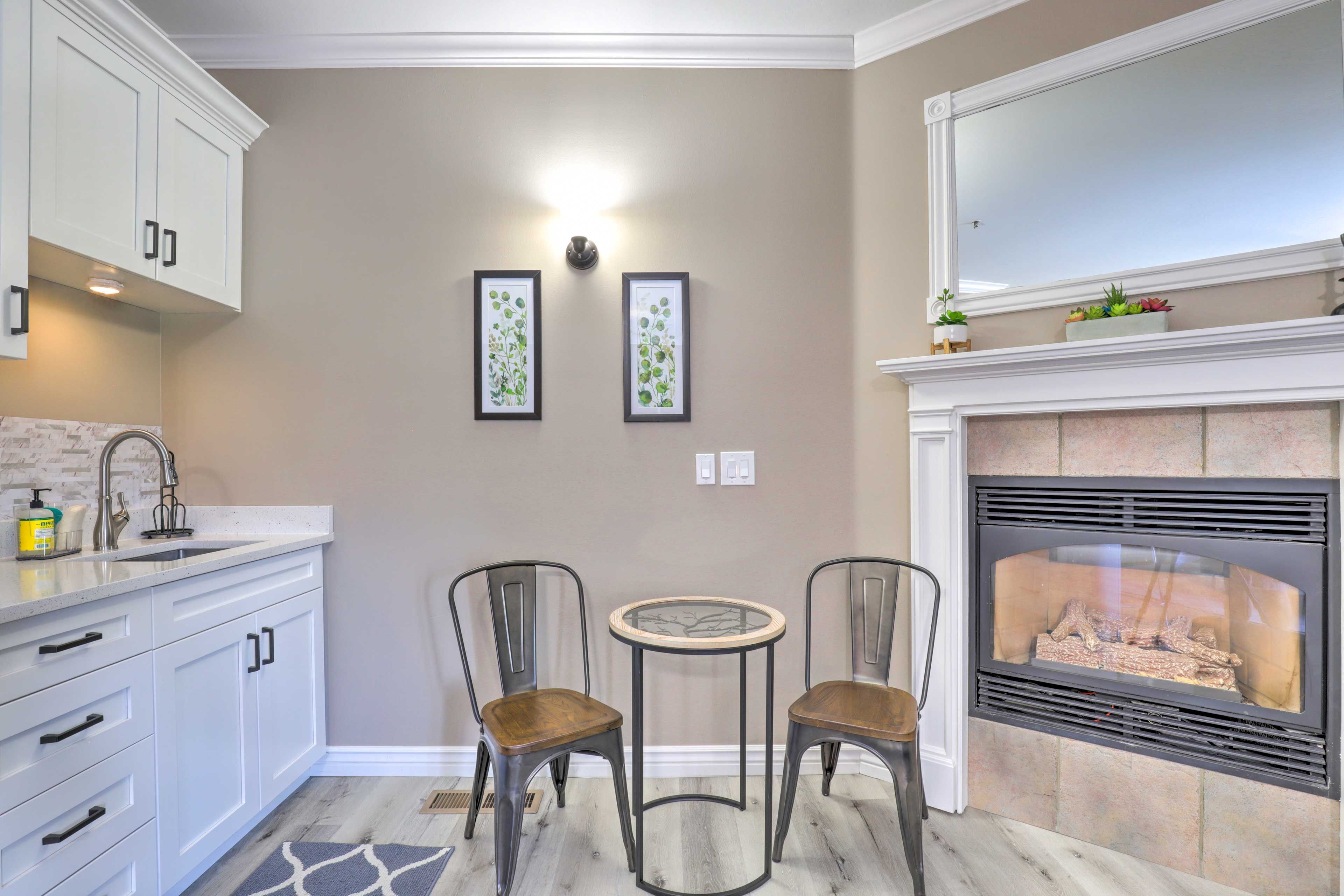 Kitchenette | Dining Area