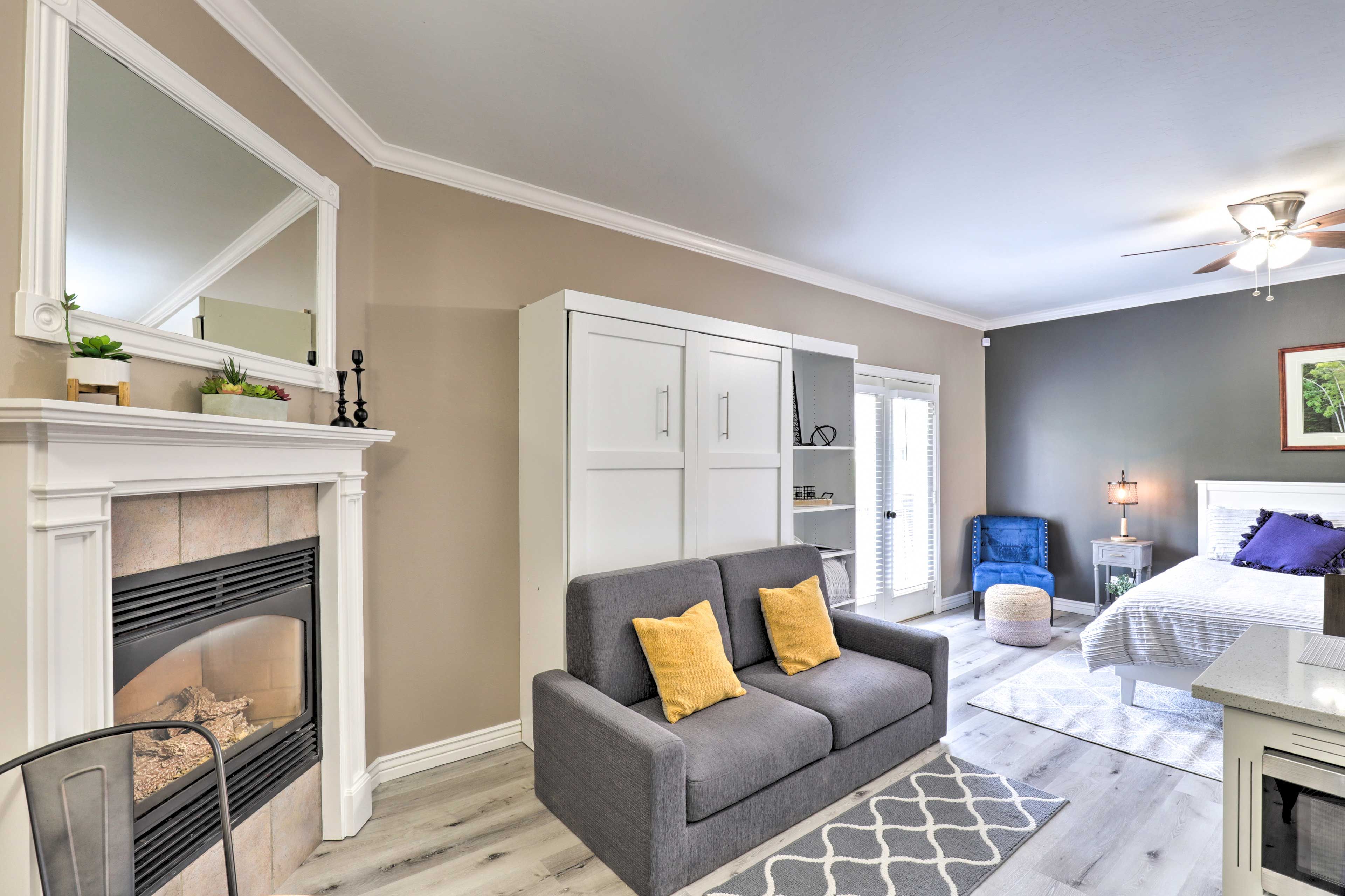 Interior | Full Murphy Bed