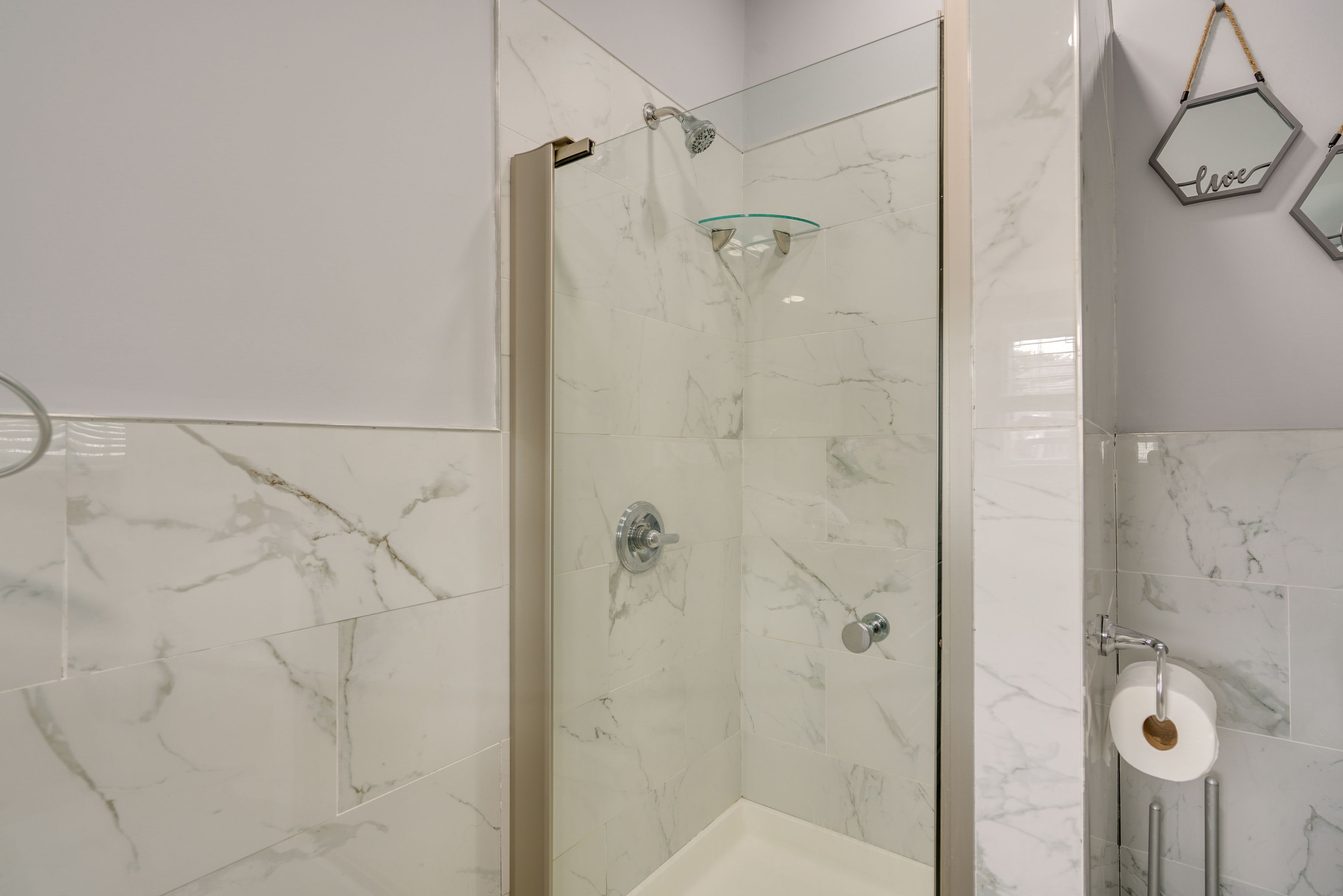 Full Bathroom | 1st Floor