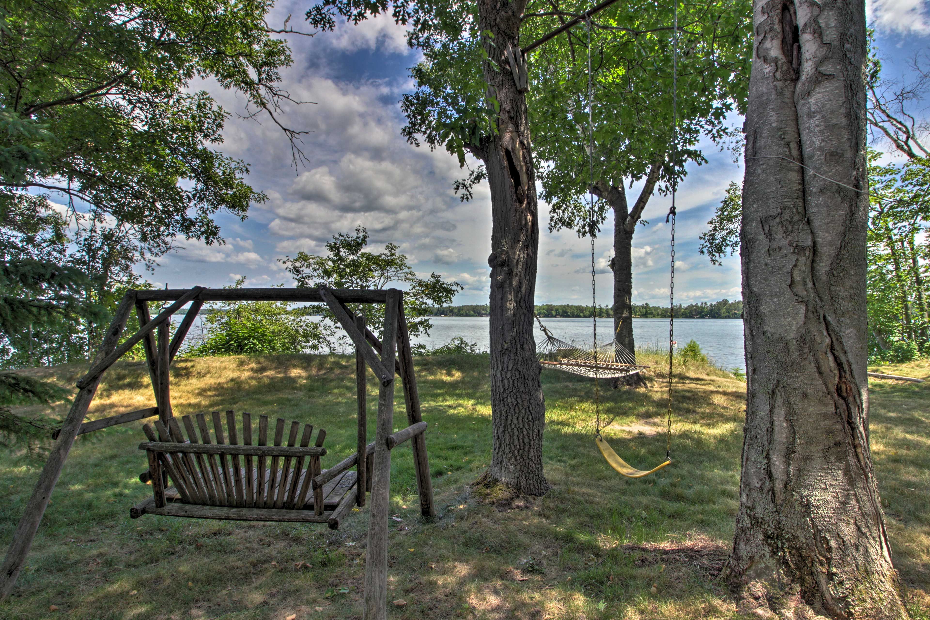 Yard | Bench Swing