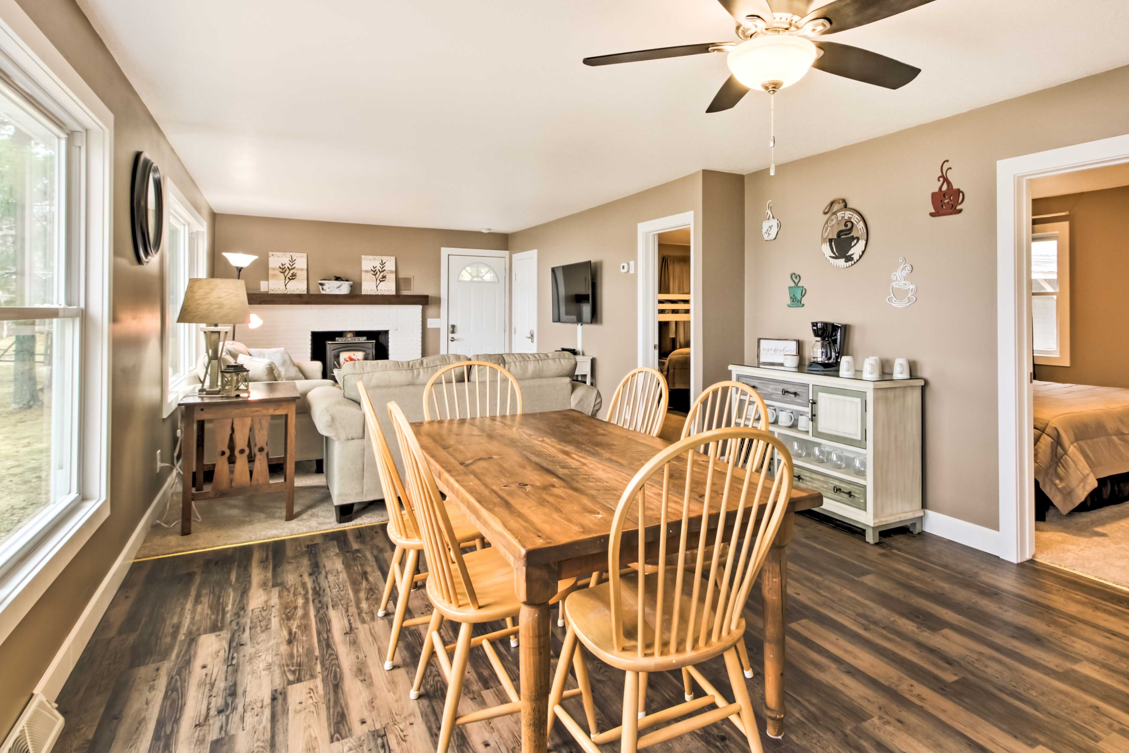Dining Table | Dishware Provided
