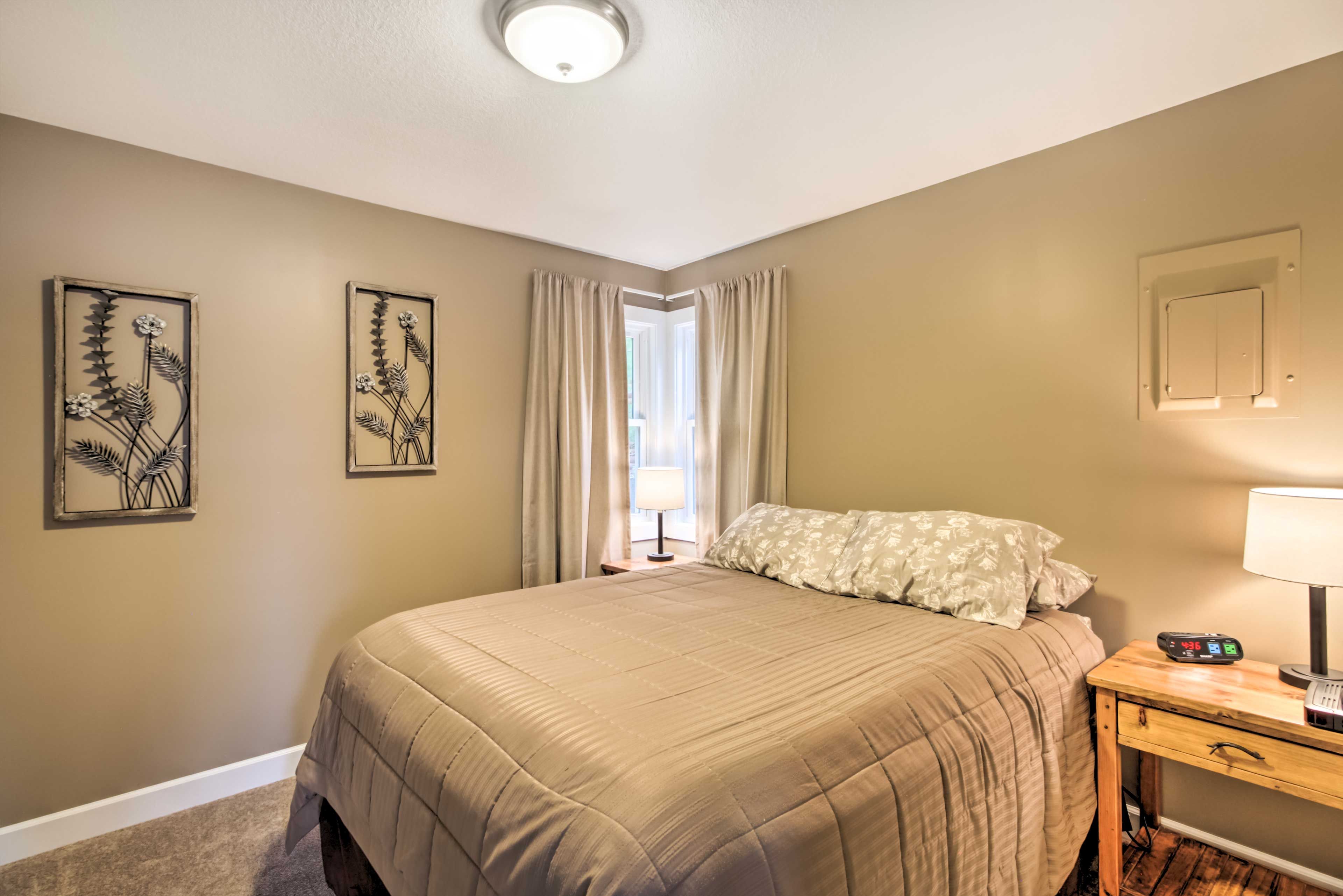 Bedroom 1 | Queen Bed | Linens Provided