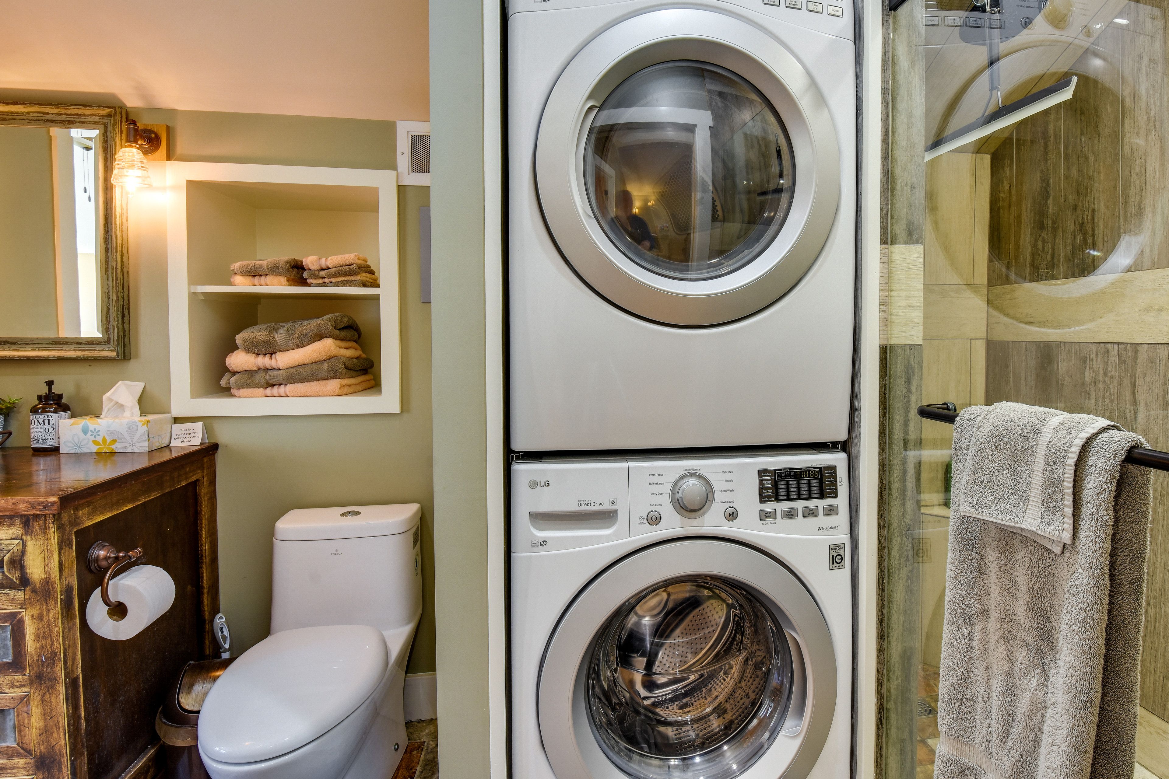 Full Bathroom | Complimentary Toiletries