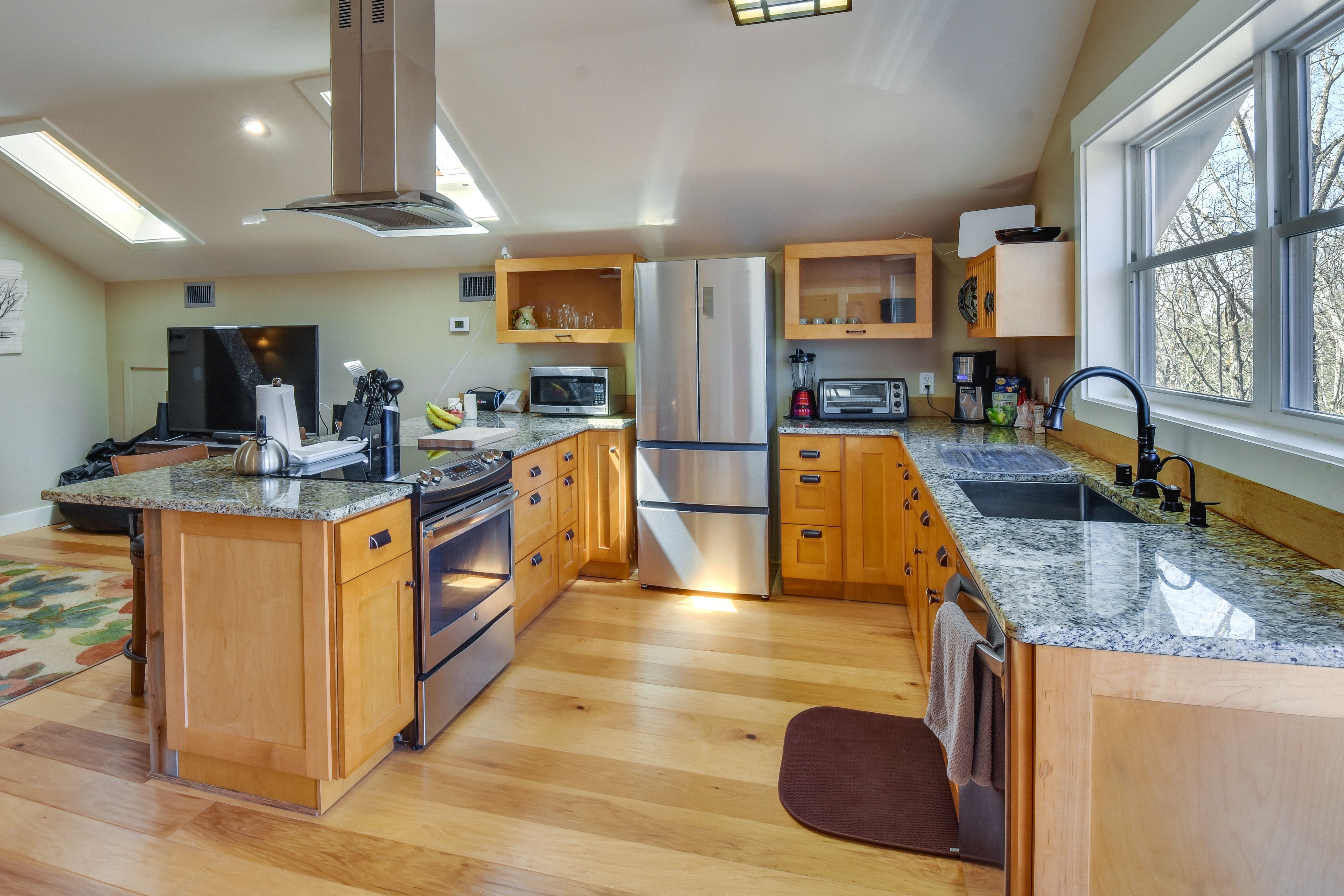 Kitchen | Trash Bags & Paper Towels
