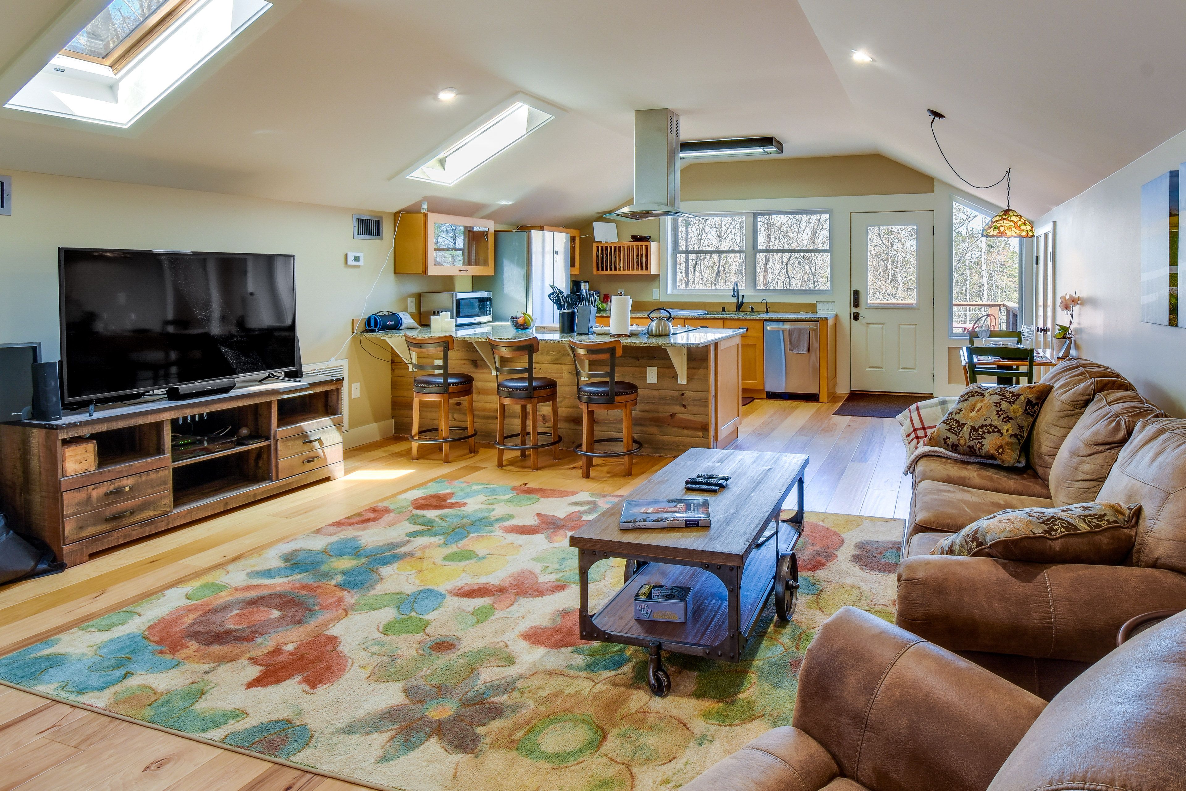 Central Vacation Rental | 1-Story Apartment | 1BR | 1BA | 825 Sq Ft