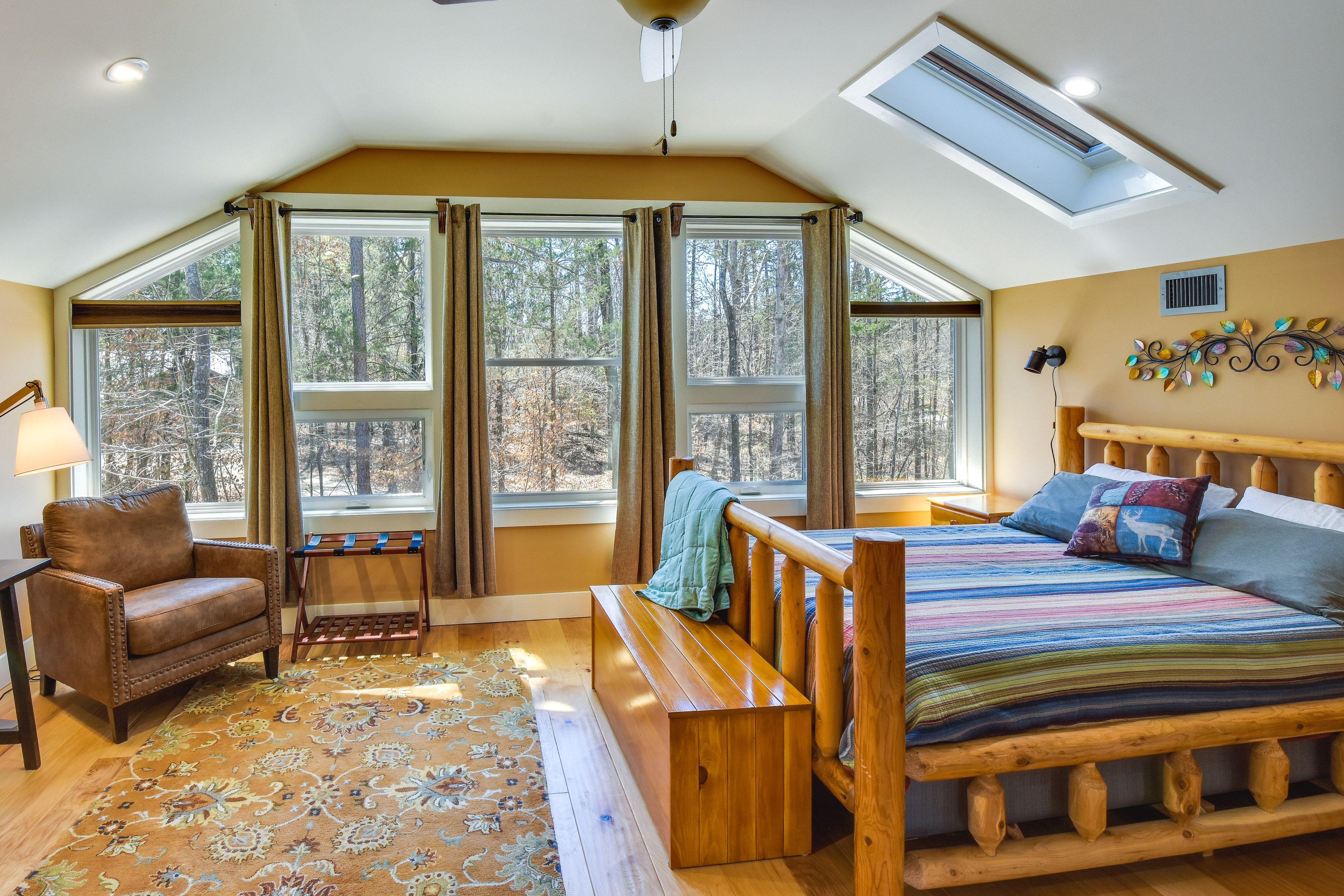 Bedroom | Queen Bed