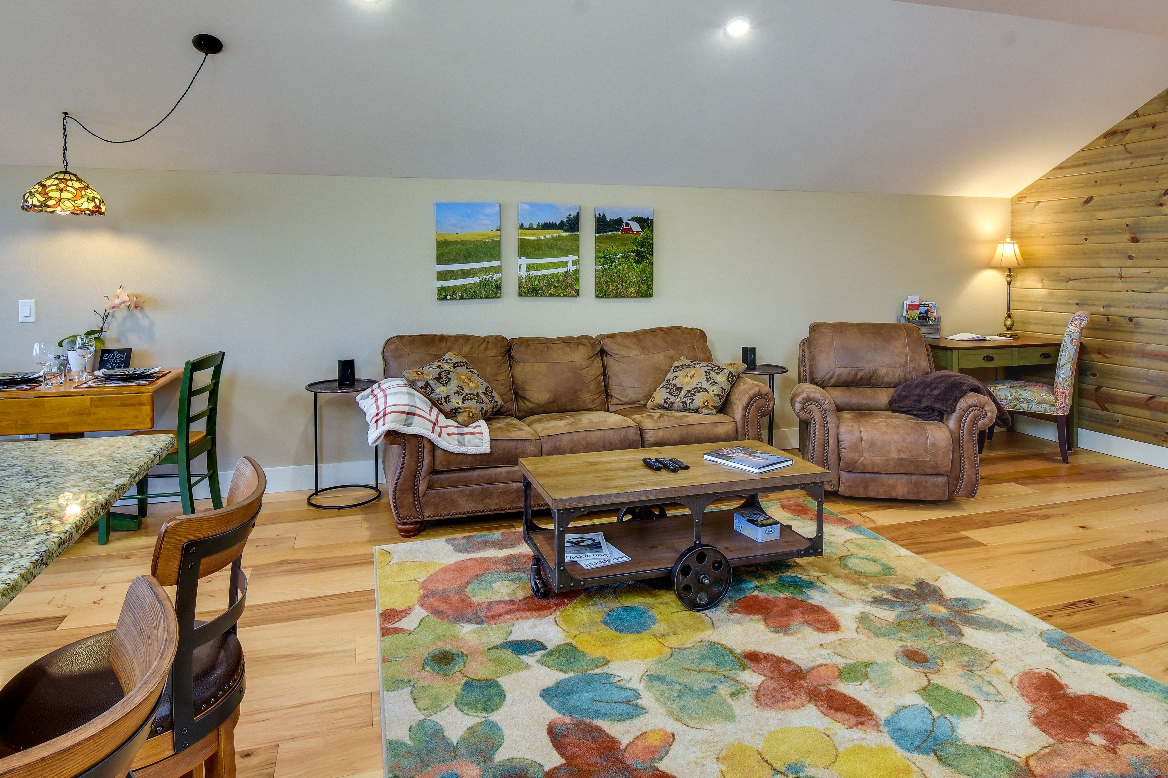 Living Room | Sleeper Sofa | Free WiFi | Smart TV