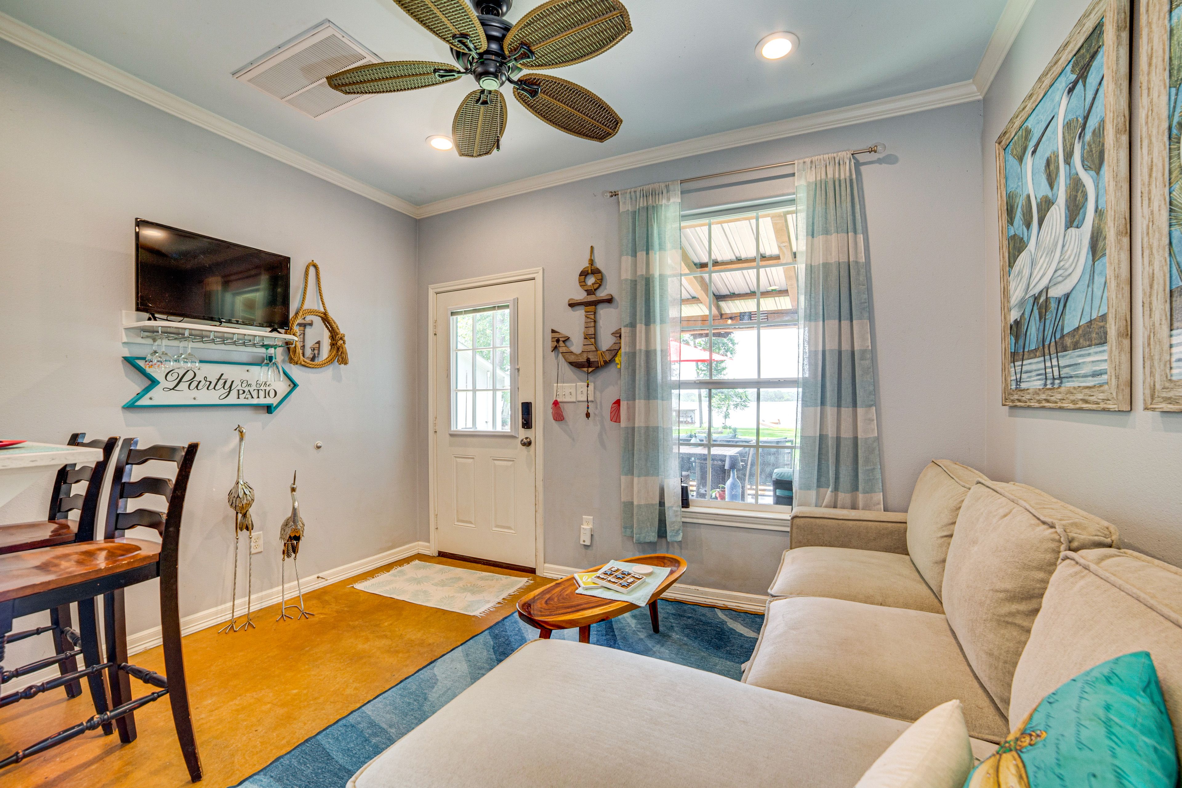 Living Room | Free WiFi (High Speed) | Sleeper Sofa | Smart TV