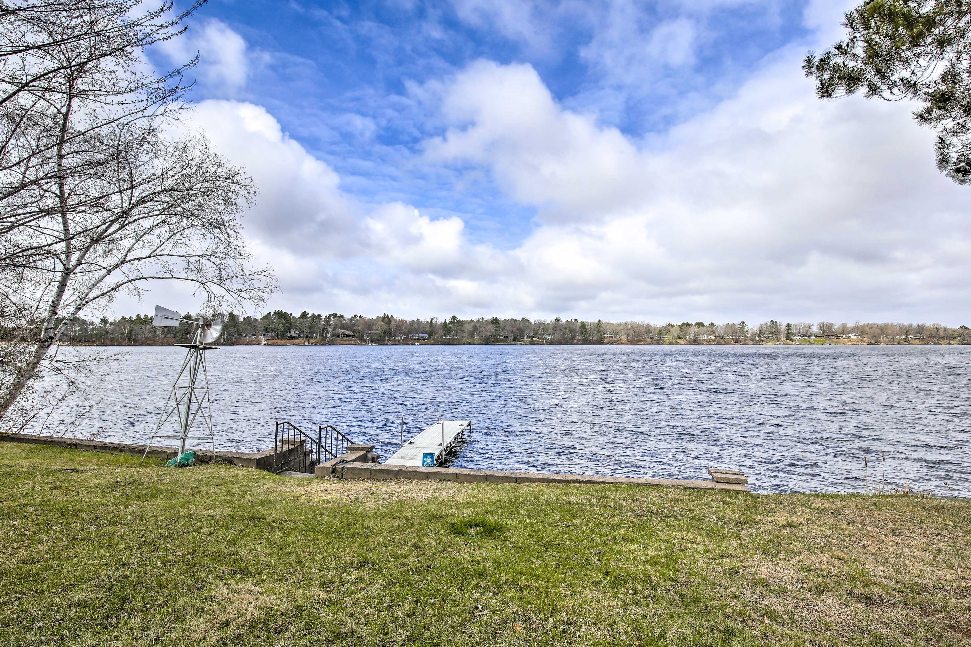 Private Yard | Dock | Direct Access to Rice Lake