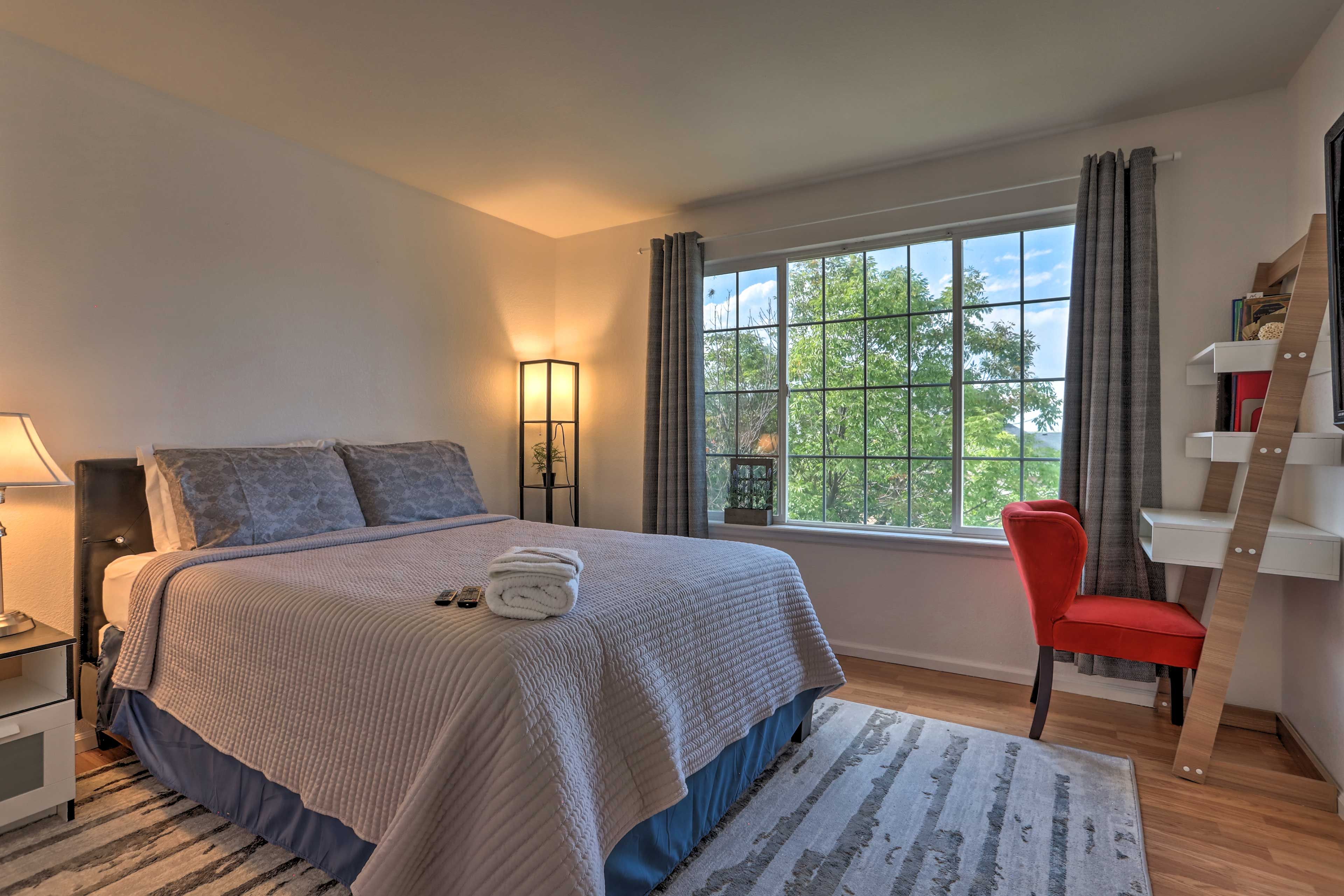 Bedroom 4 | Queen Bed