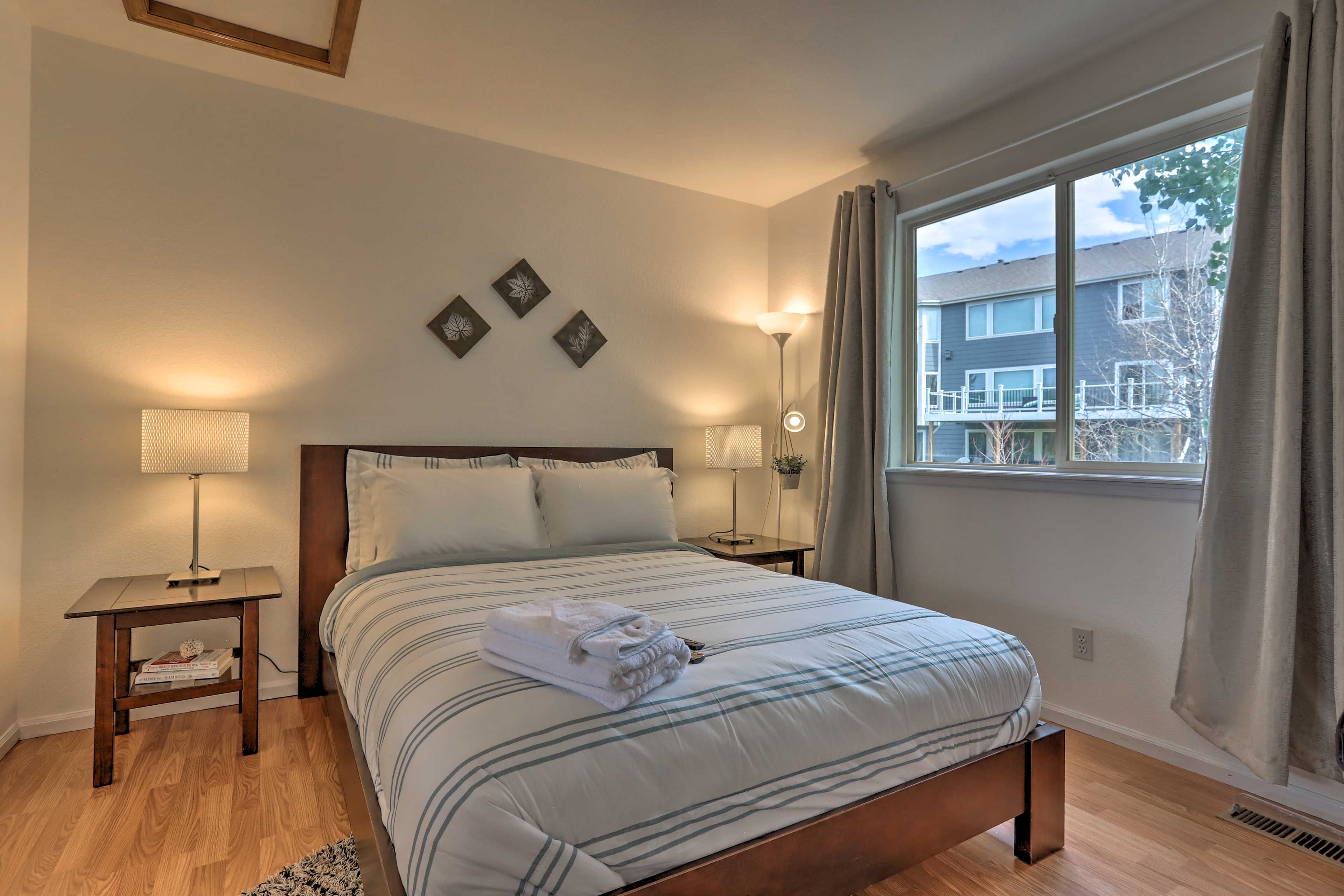 Bedroom 2 | Queen Bed