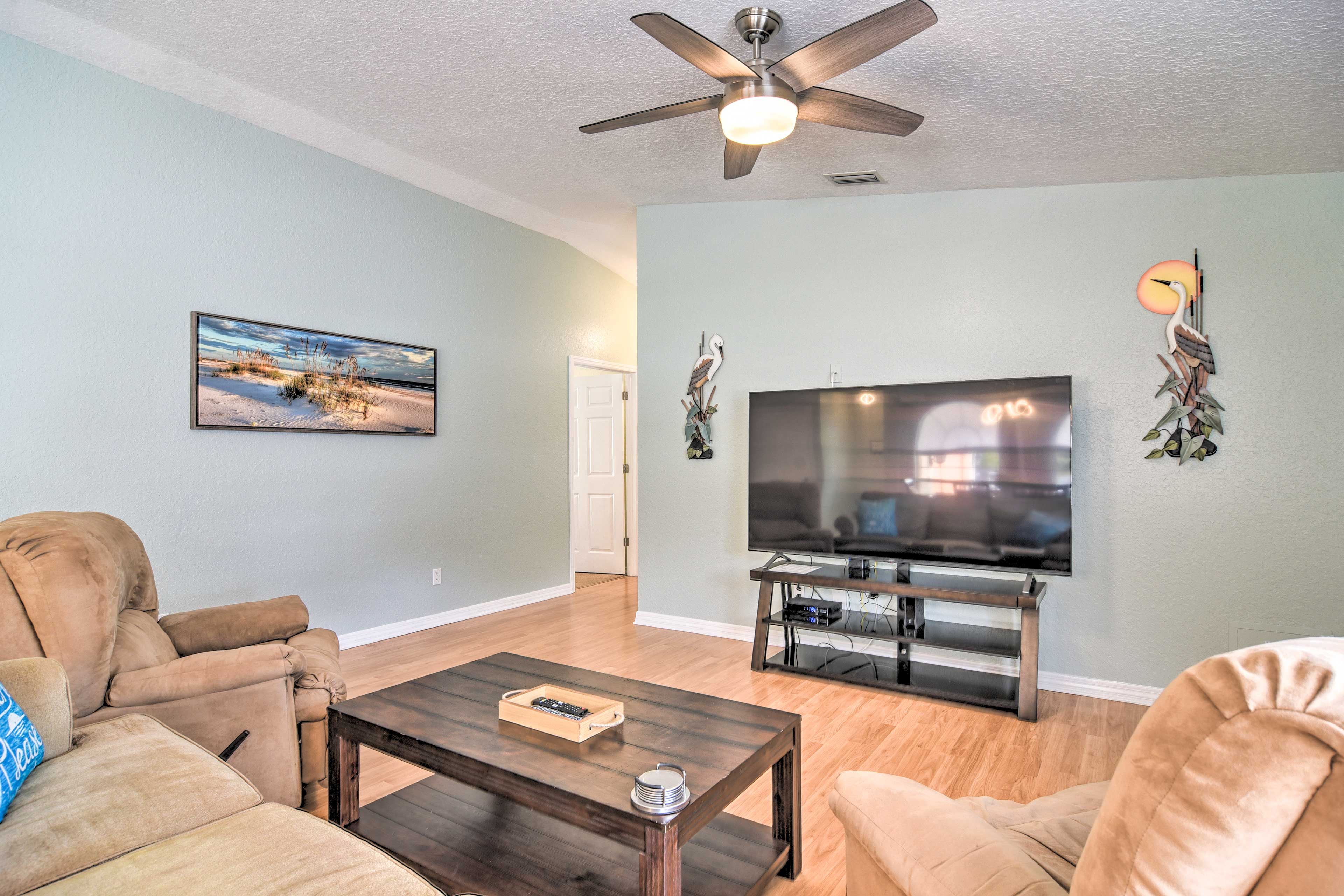 Living Room | 75" Smart TV w/ Cable