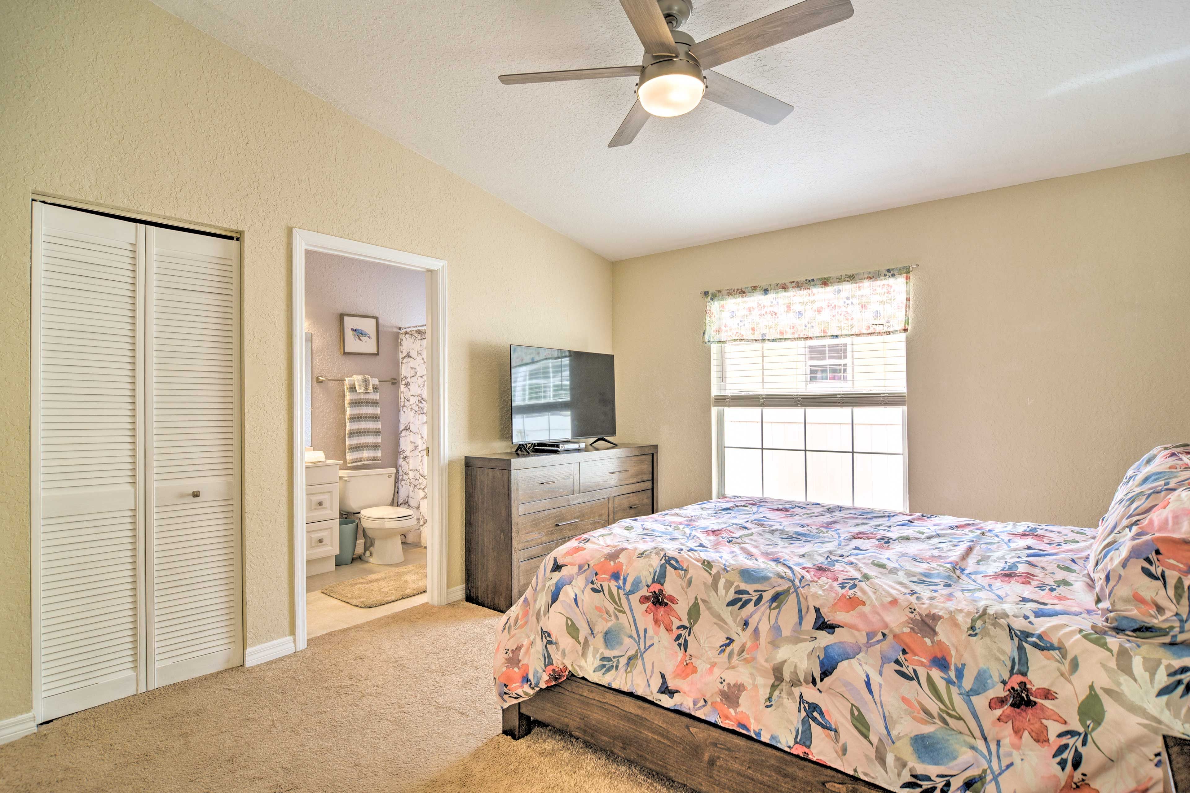 Bedroom 1 | Queen Bed | Linens Provided
