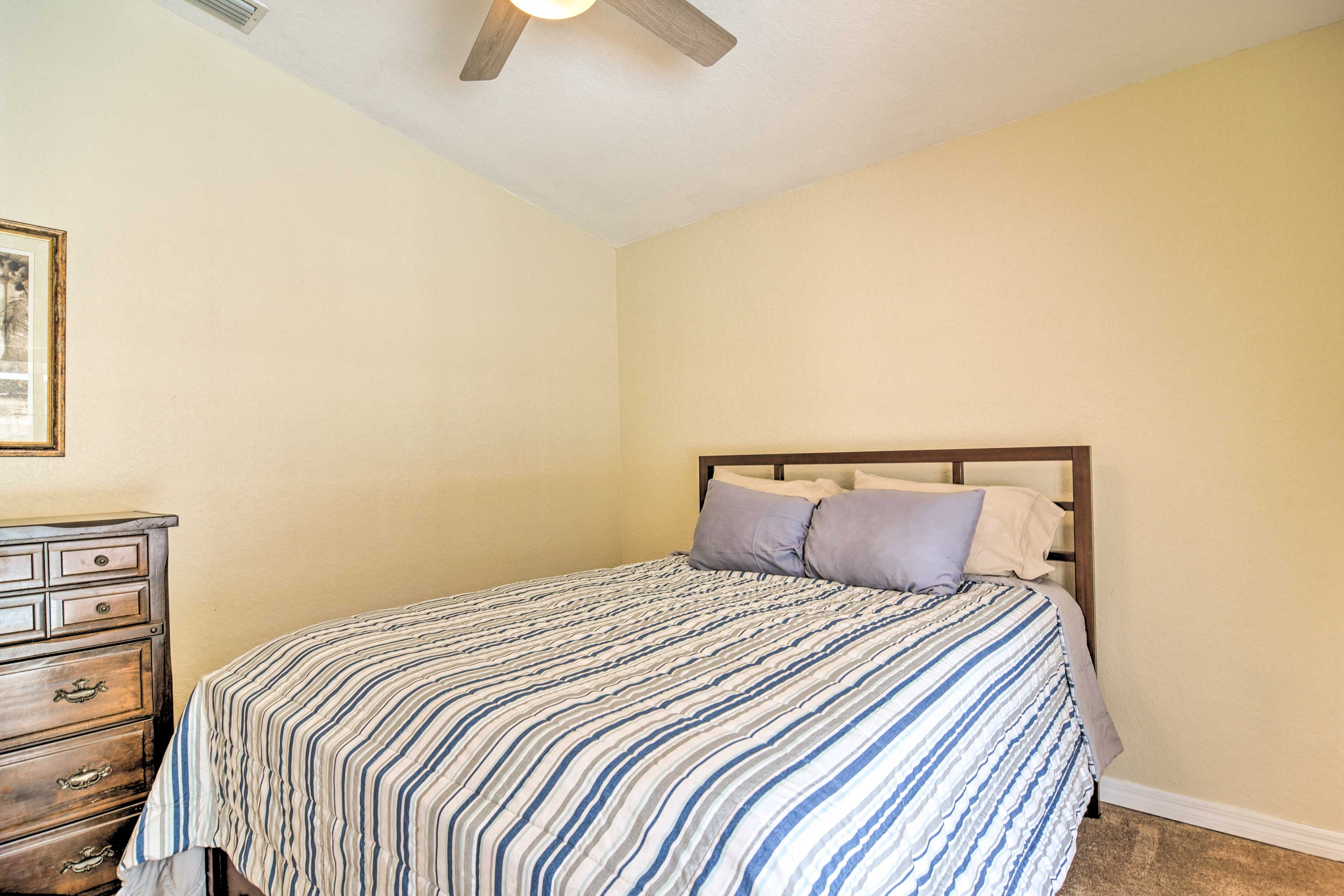 Bedroom 2 | Queen Bed