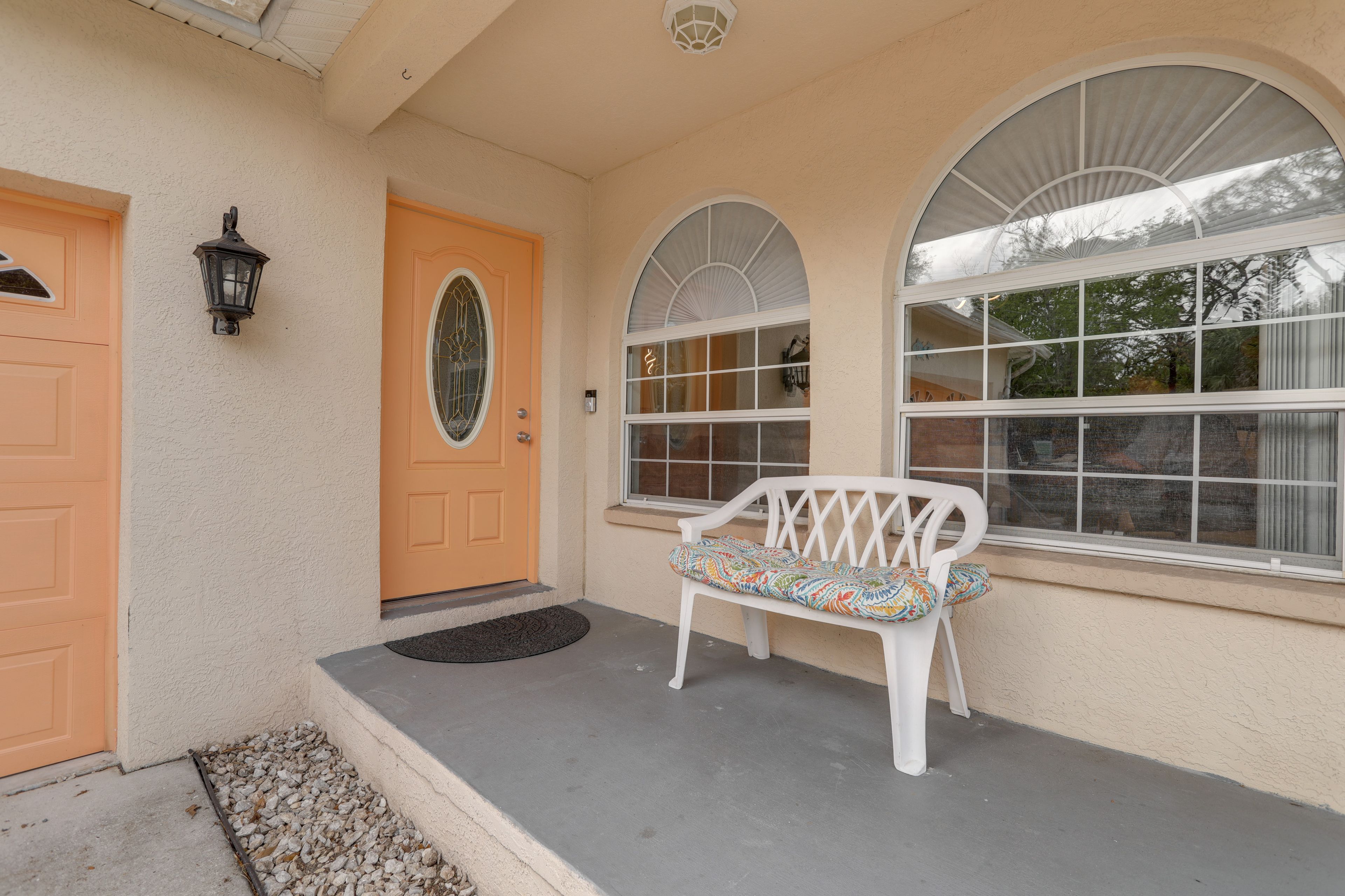 Front Porch w/ Seating