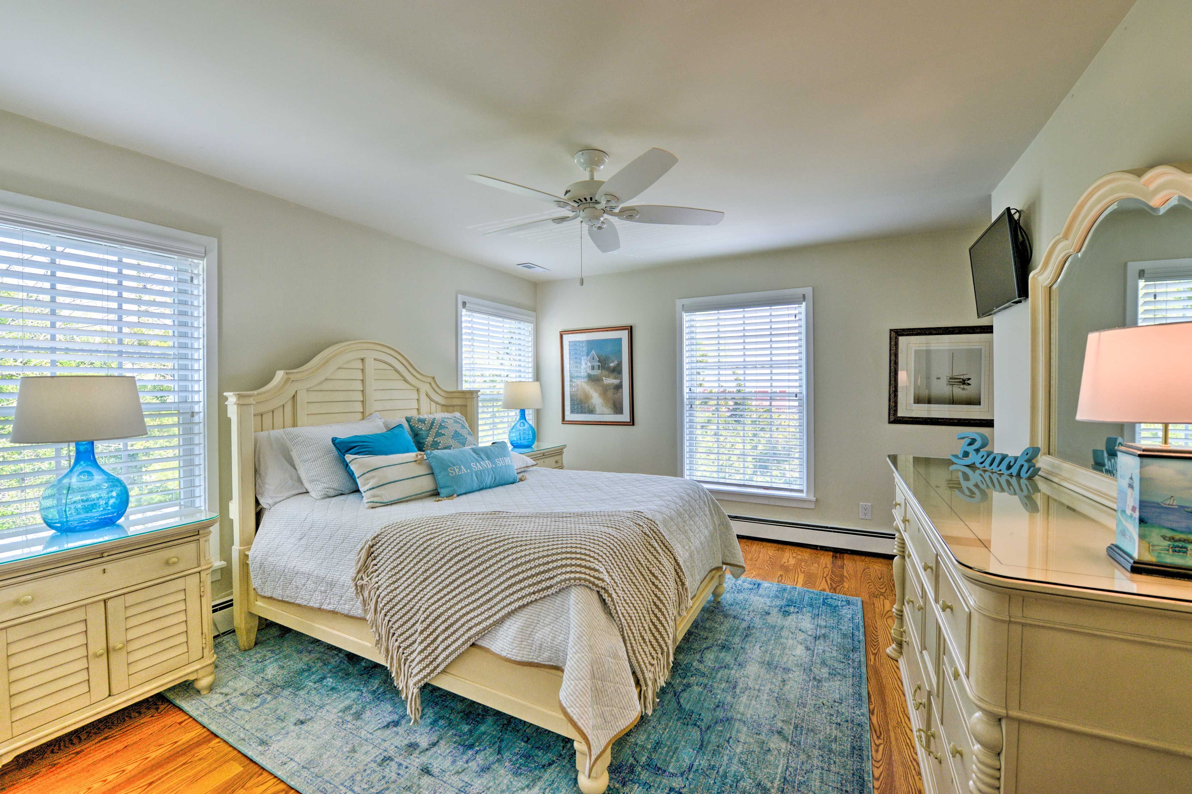 Bedroom 1 | Queen Bed | 2nd Floor