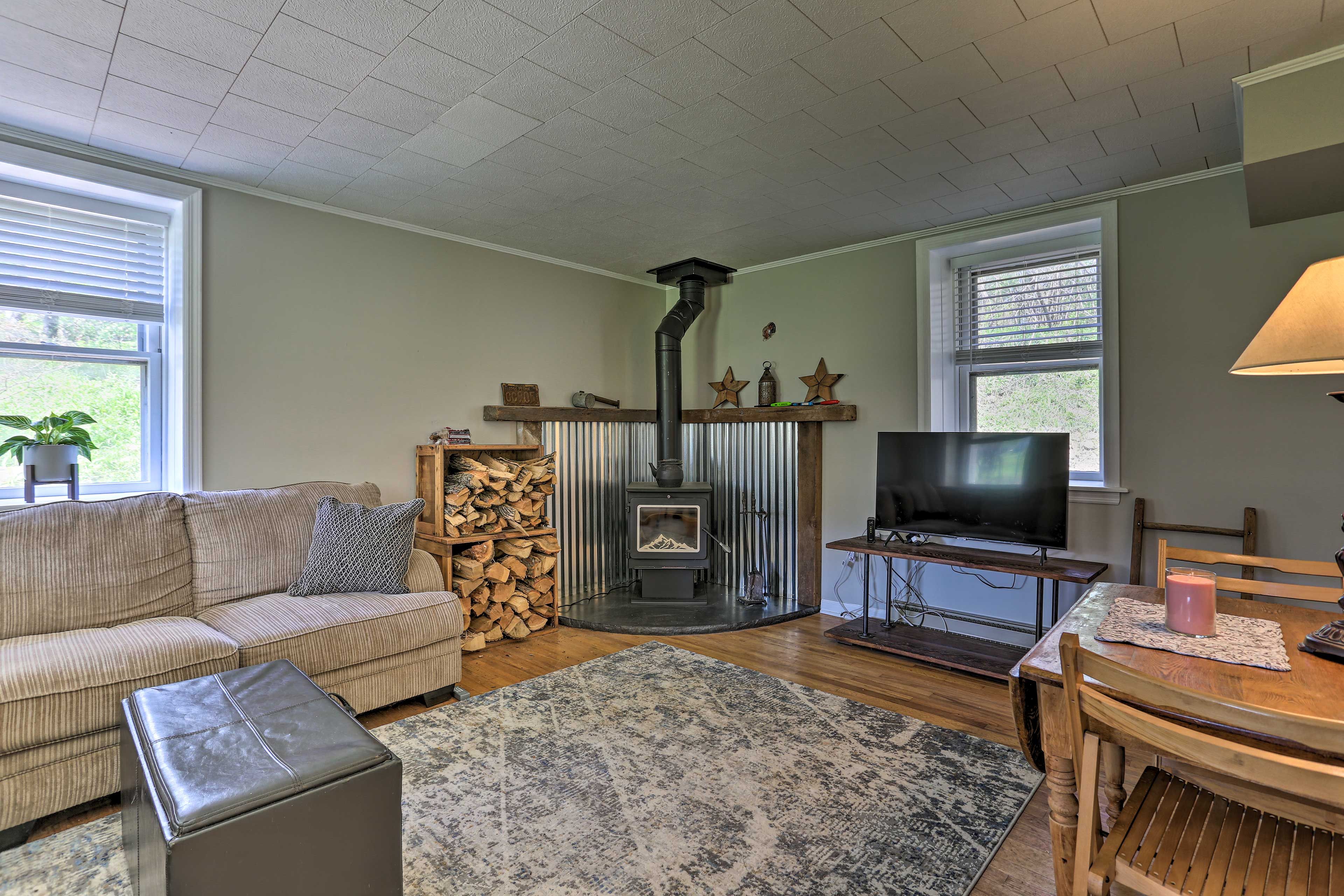 Living Area | Free WiFi | Smart TV